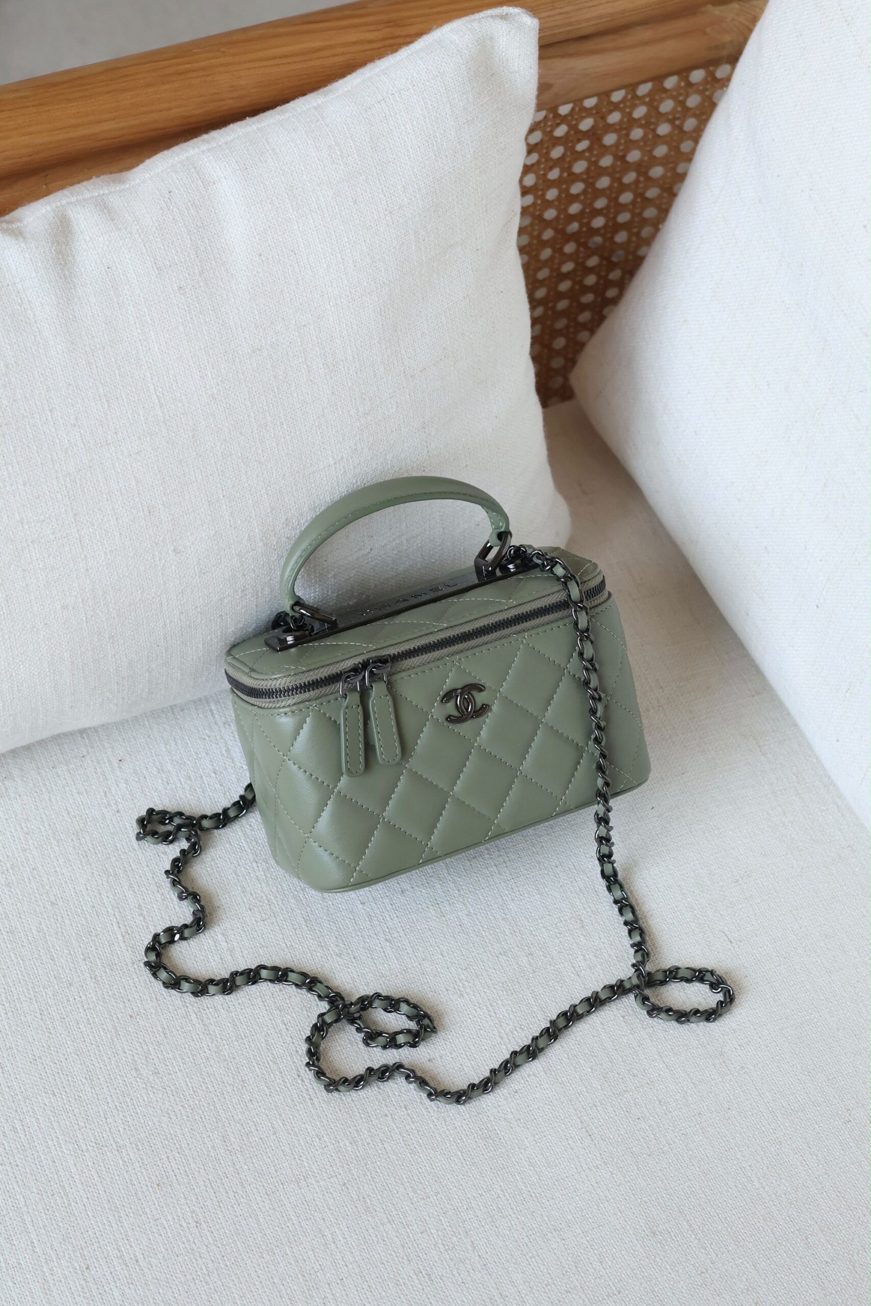 Chanel Vanity Shoulder Bag - Image 2
