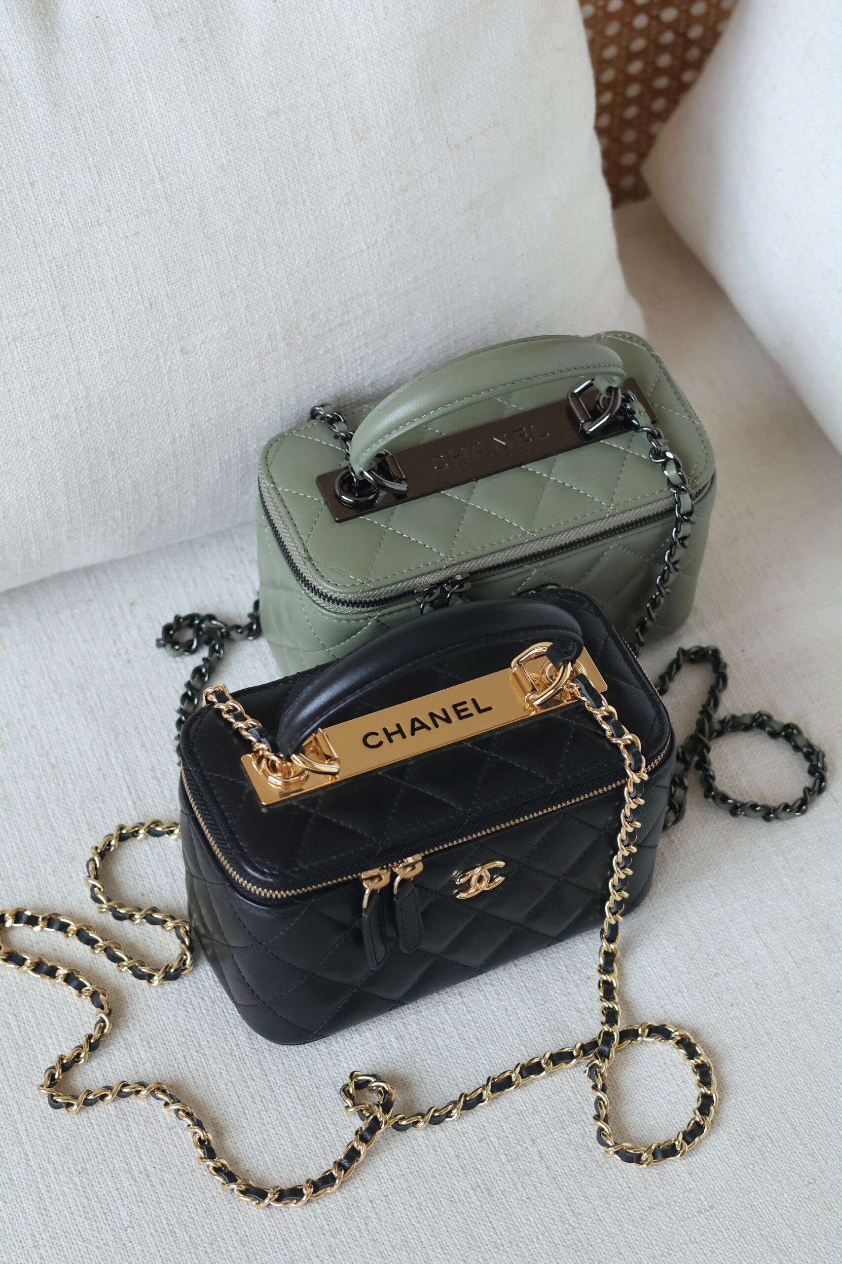 Chanel Vanity Shoulder Bag - Image 3