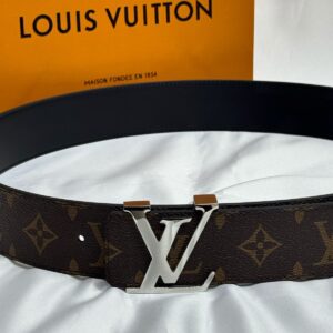 Louis Vuitton Belt Features