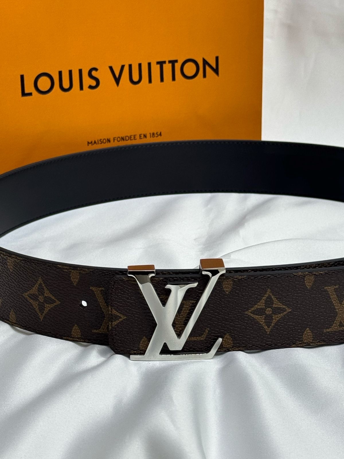 Louis Vuitton Belt Features