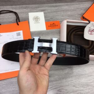 Hermès Constance Belt Features A Shiny Crocodile Leather Strap Paired