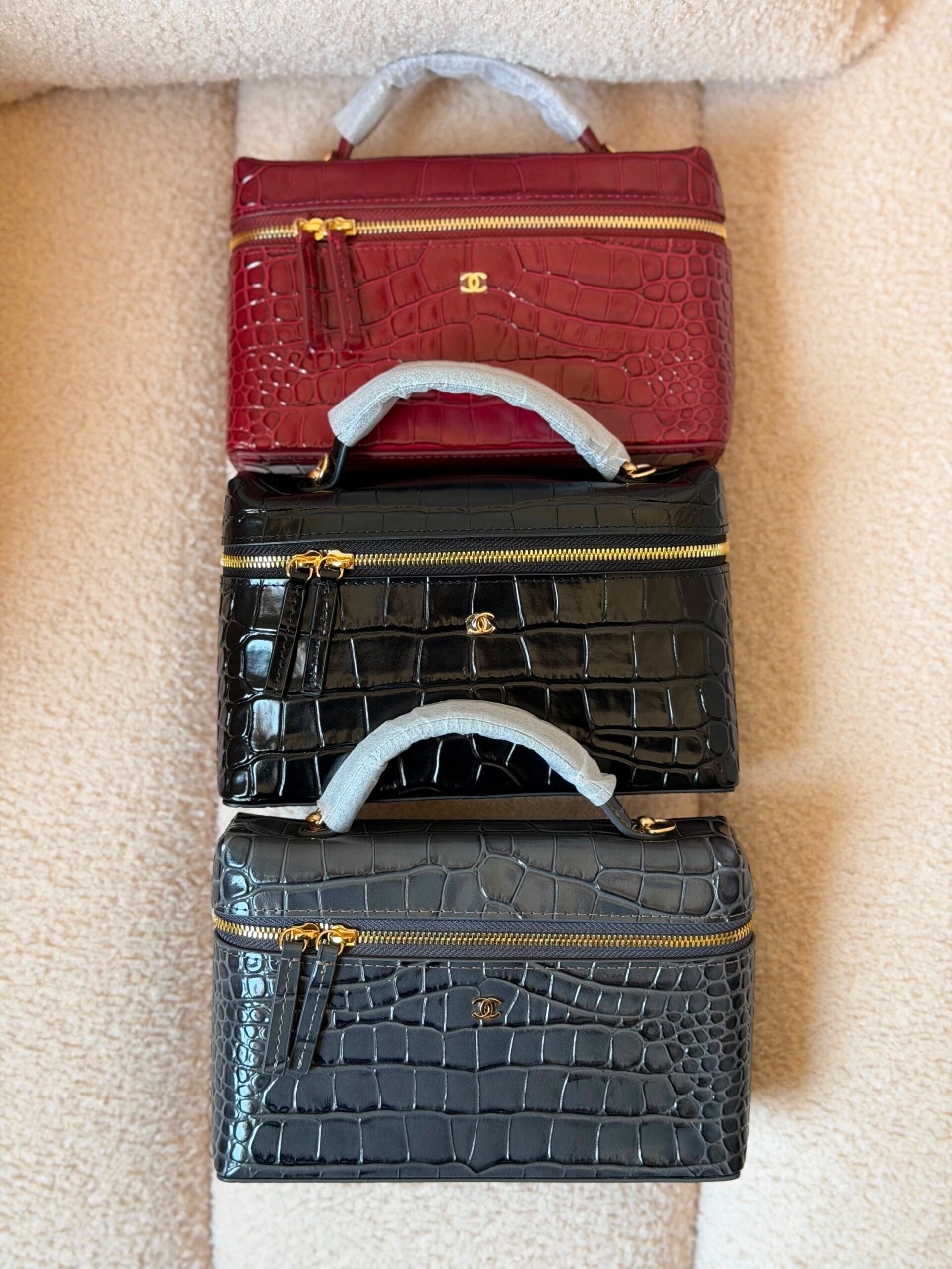 Chanel Vanity With Chain Burgundy Crocodile-Embossed Calfskin - Image 4