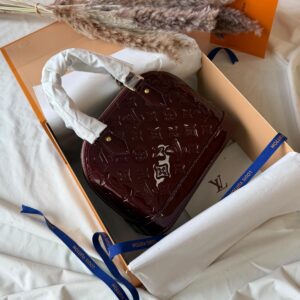 Louis Vuitton Alma Handbag Vernis Patent Leather