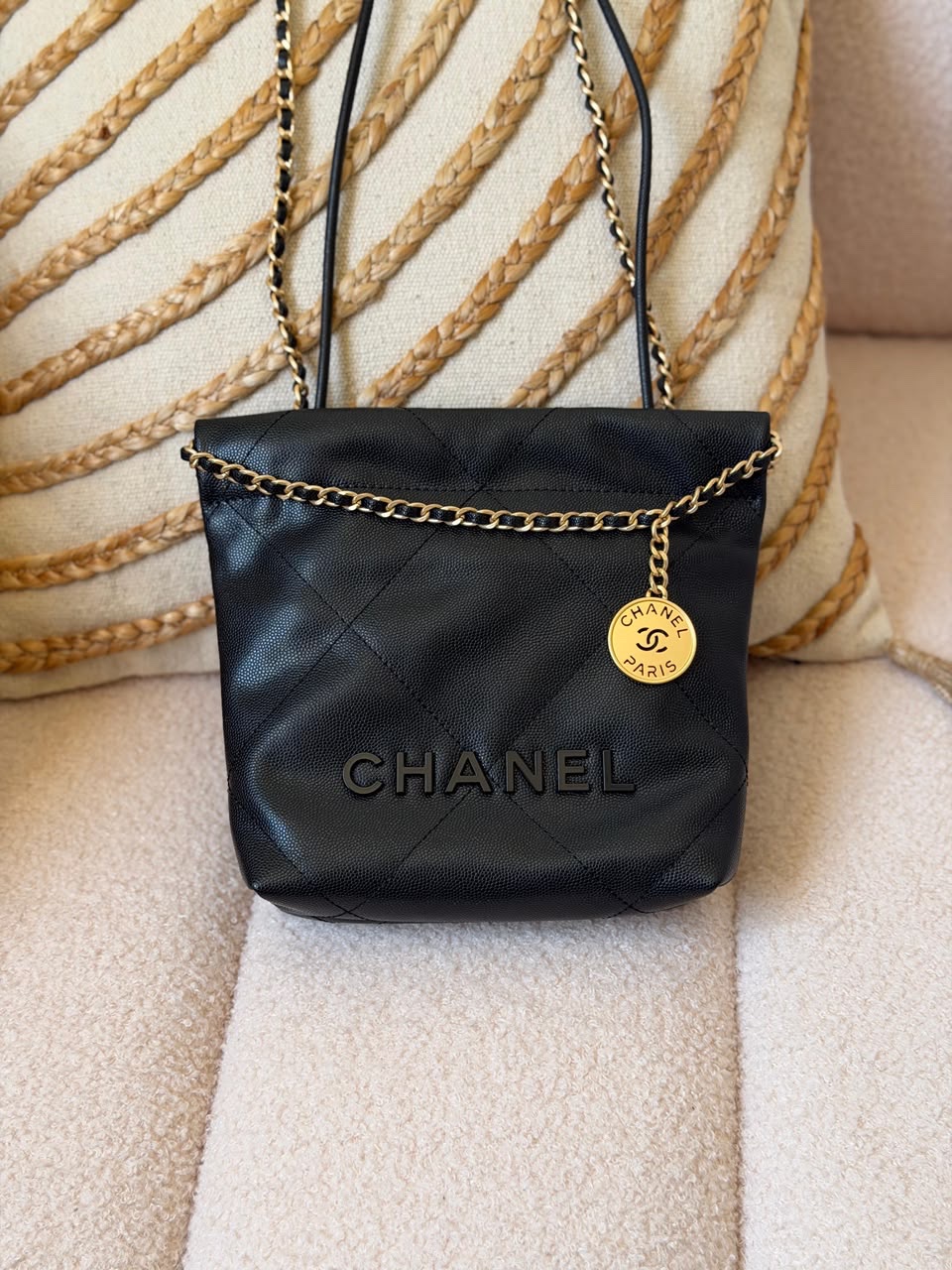 Chanel 22 Bag Vibrant Burgundy Shiny Calfskin Leather - Image 7