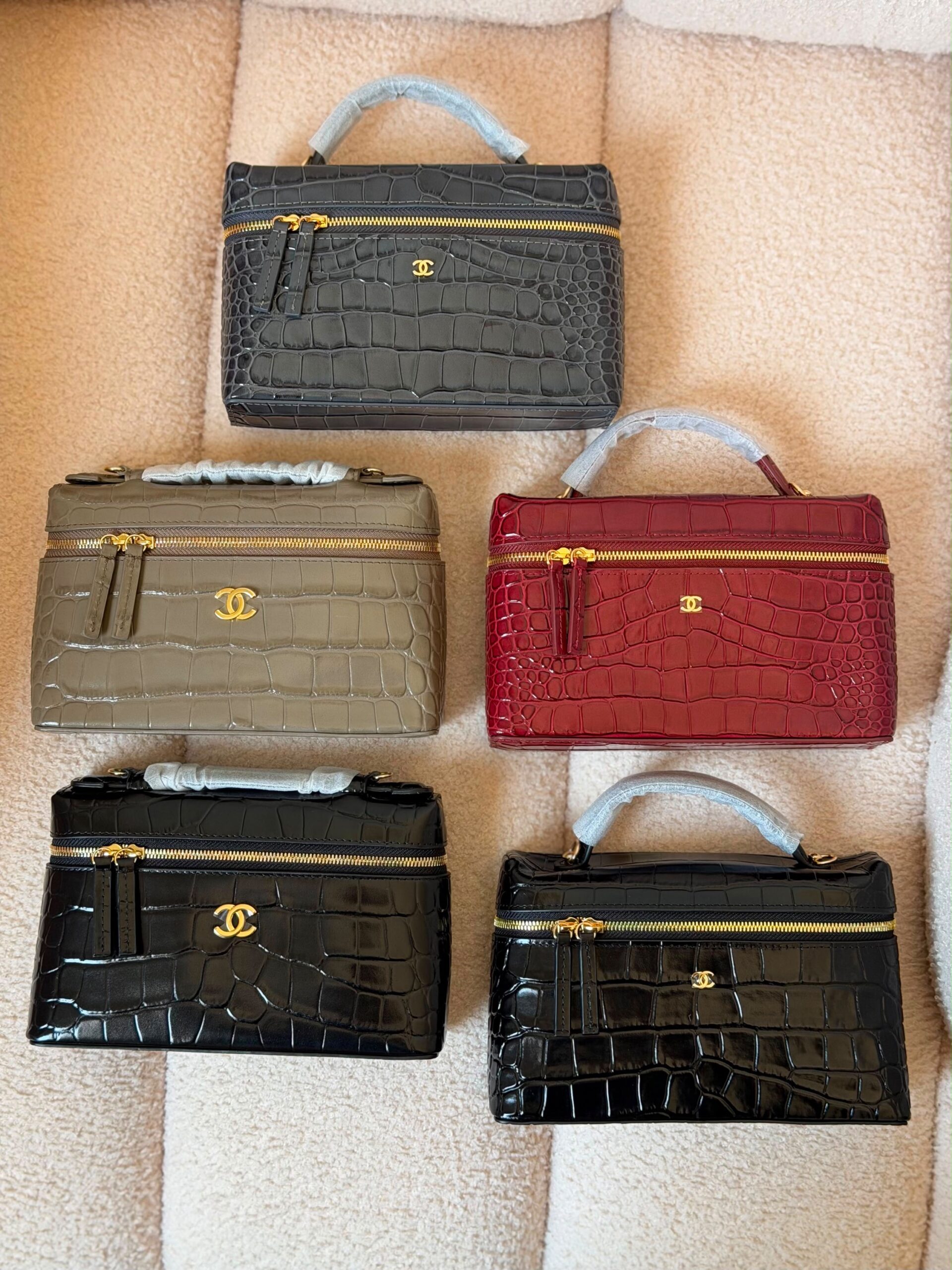 Chanel Vanity With Chain Burgundy Crocodile-Embossed Calfskin - Image 10