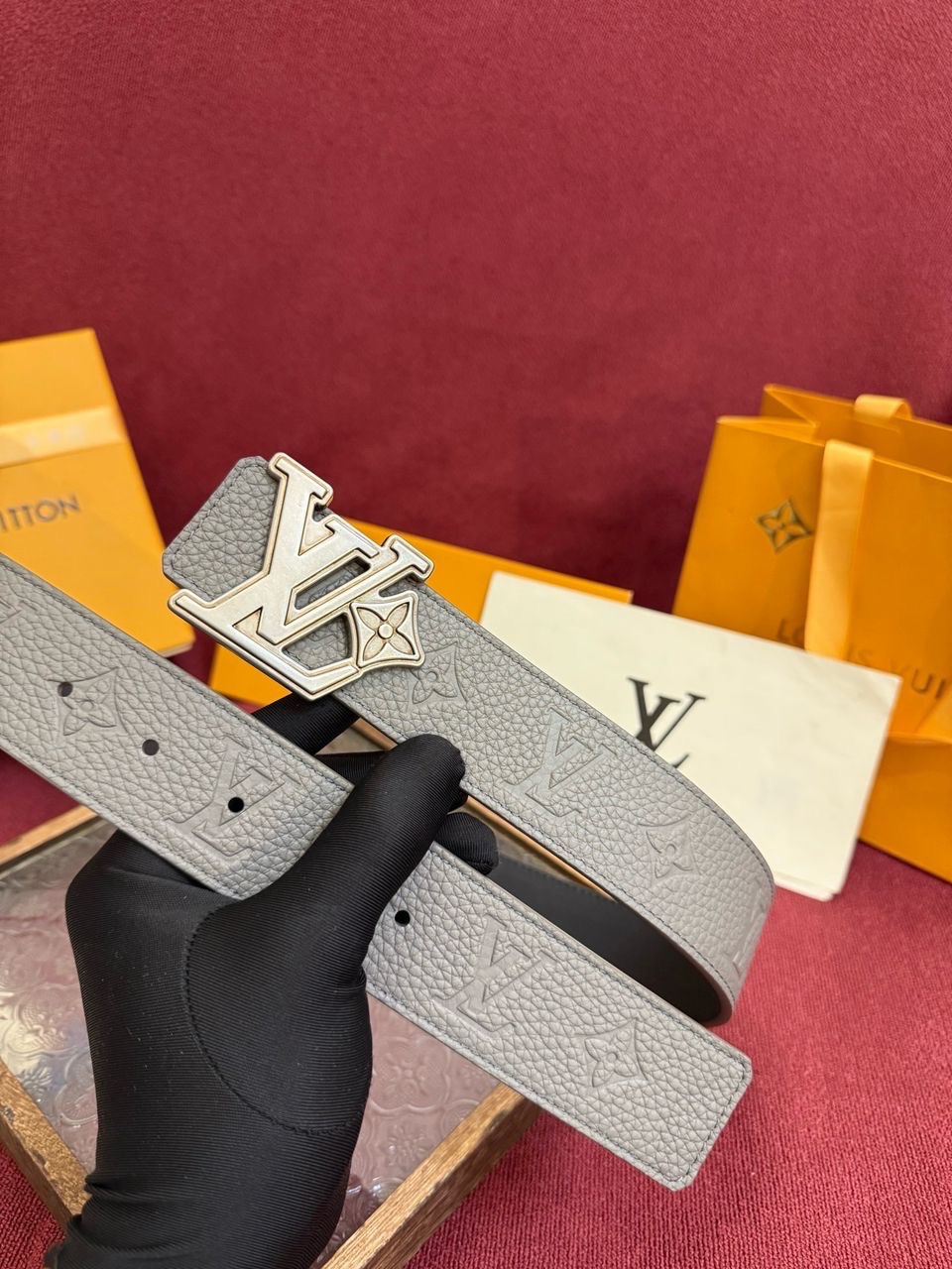 Louis Vuitton LV Initiales Belt Features Embossed Taurillon Leather - Image 7