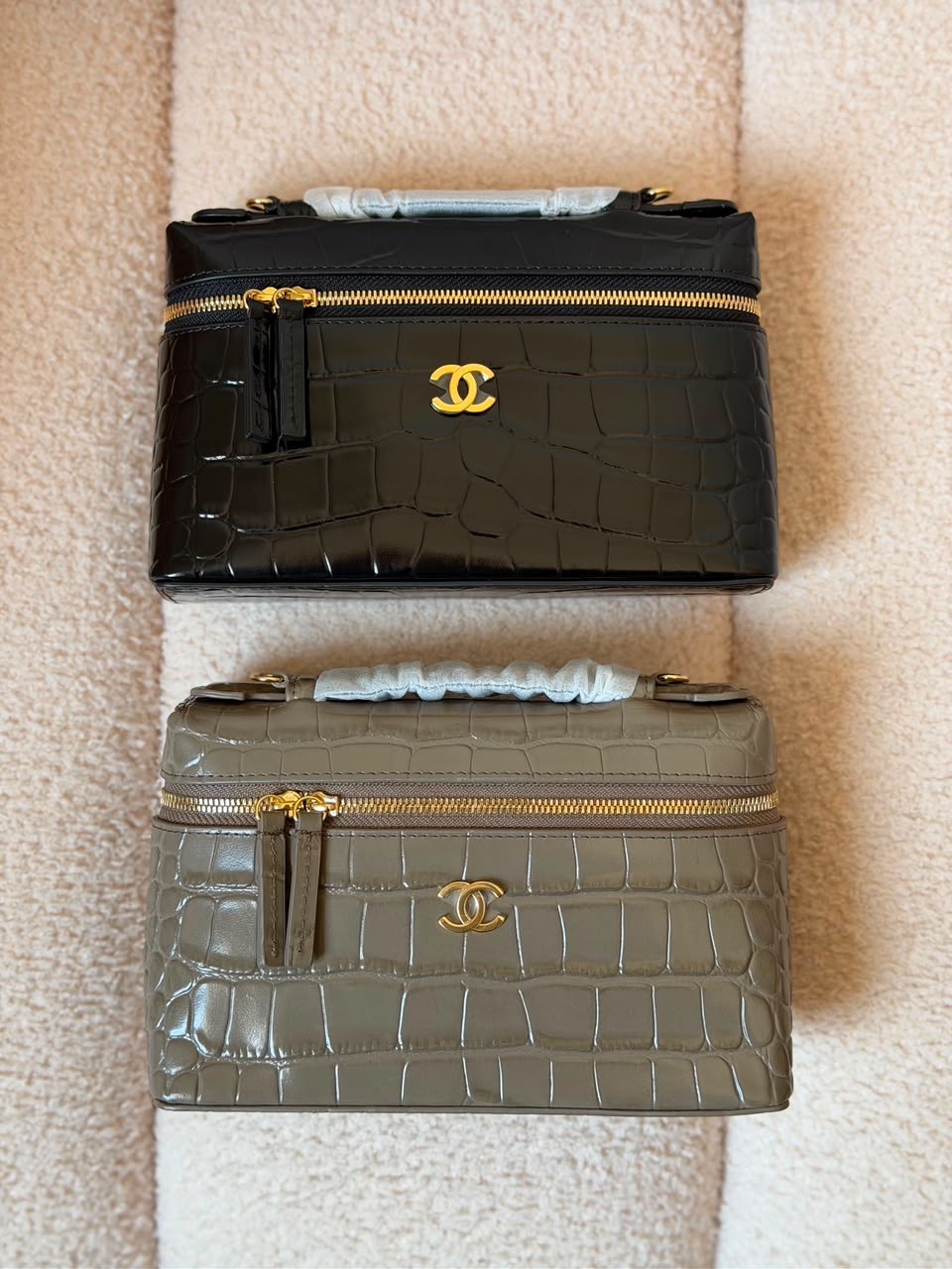 Chanel Vanity With Chain Burgundy Crocodile-Embossed Calfskin - Image 6