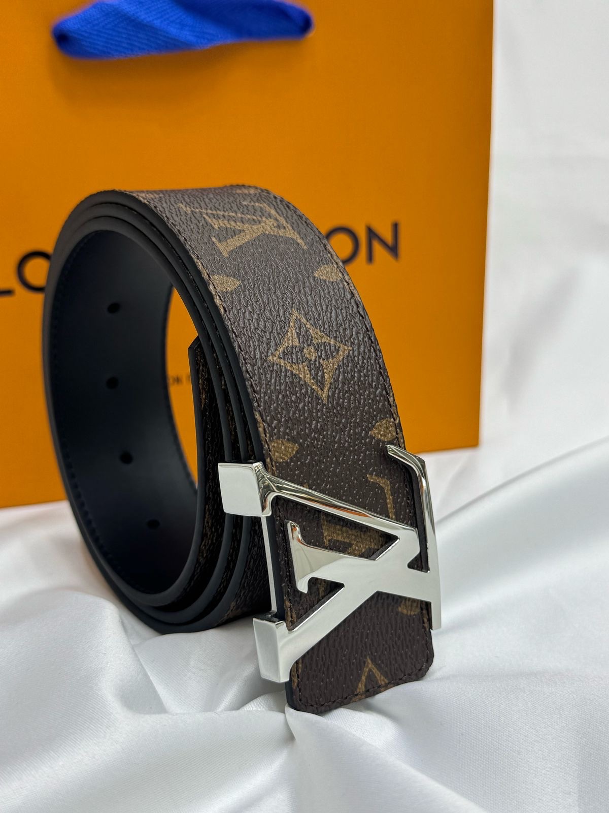 Louis Vuitton Belt Features - Image 2