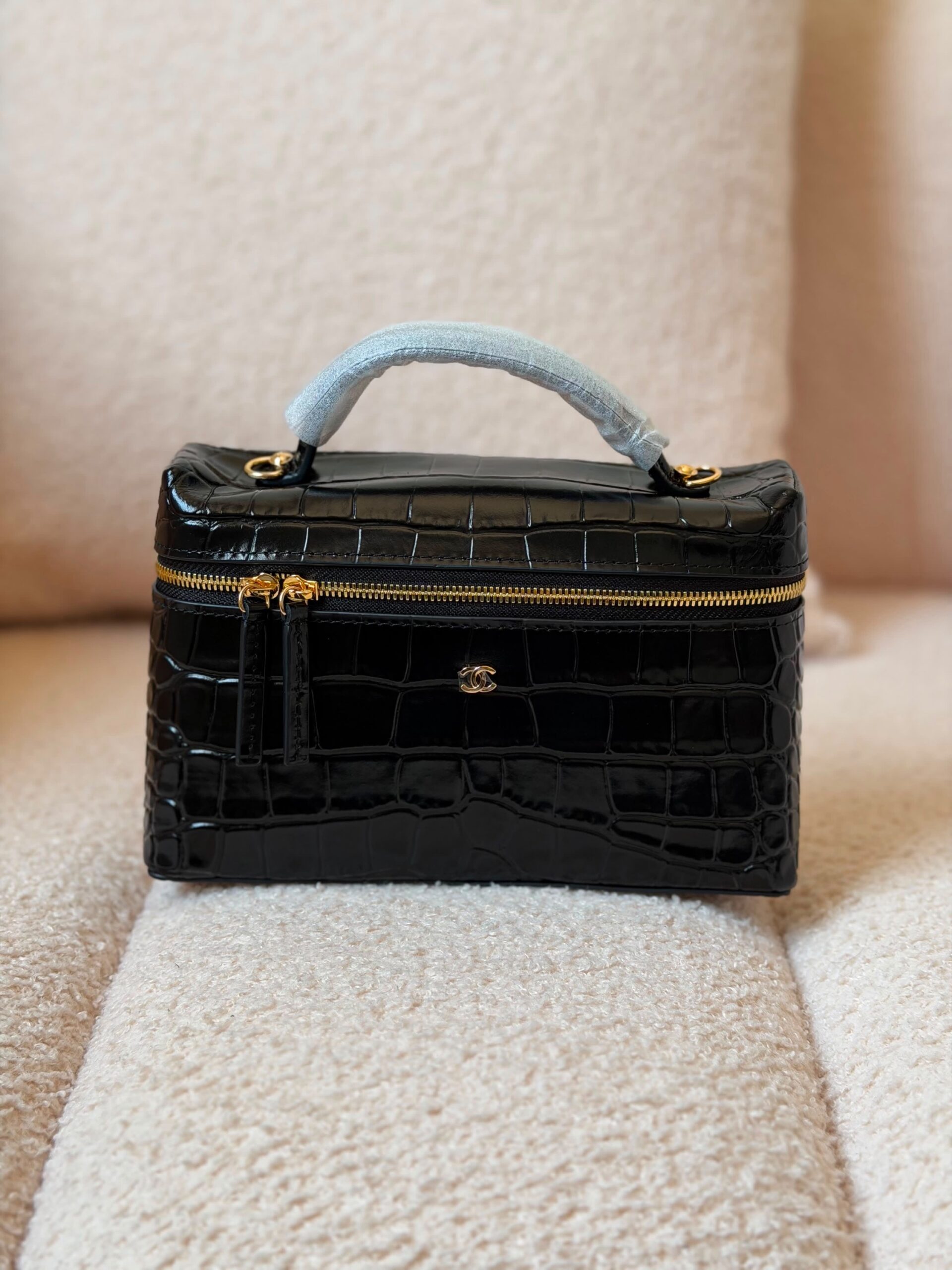 Chanel Vanity With Chain Burgundy Crocodile-Embossed Calfskin - Image 9