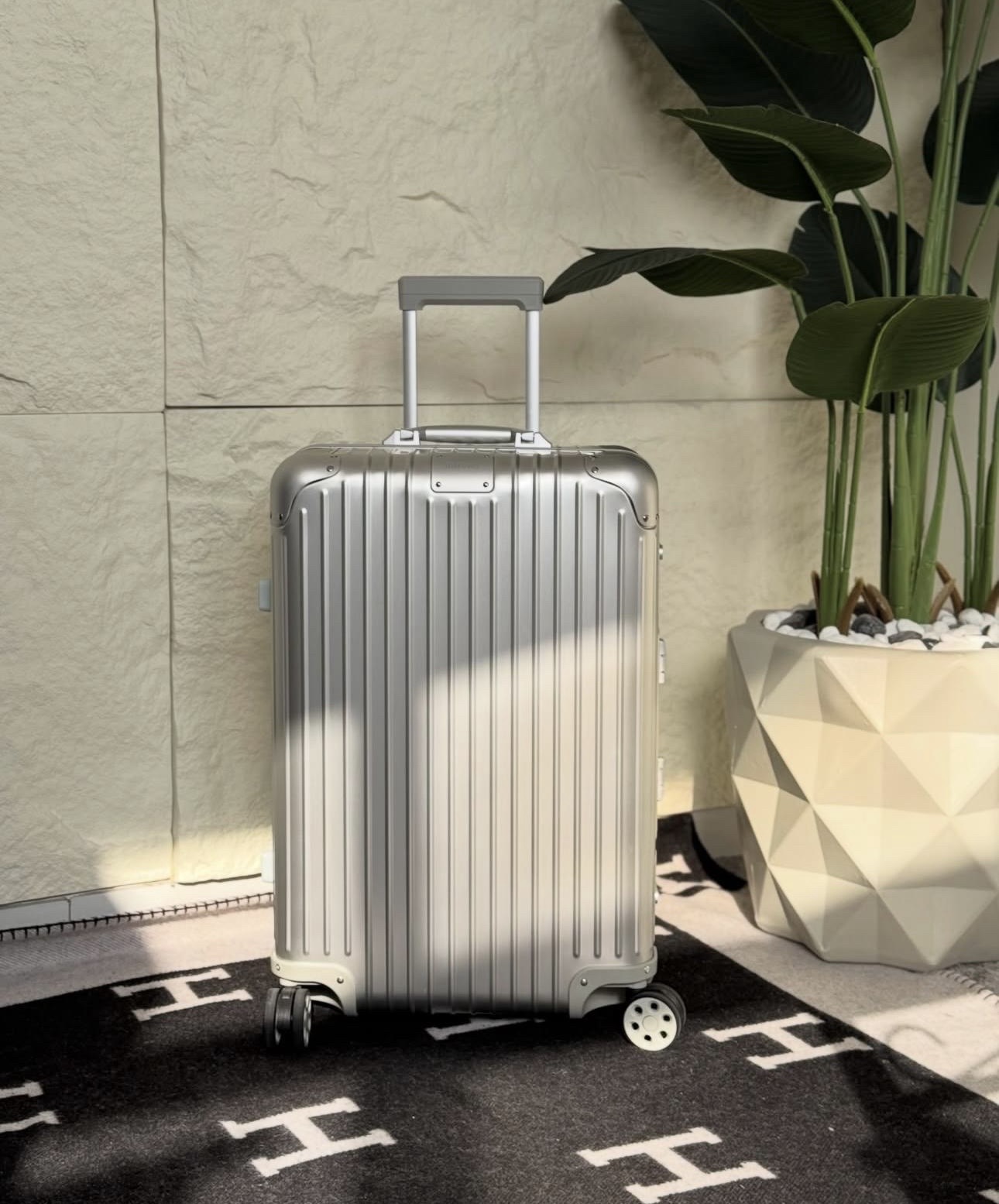 Rimowa Suitcase Set - Image 11