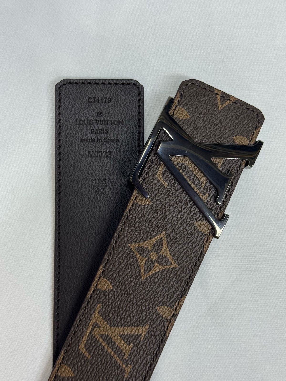 Louis Vuitton Belt Features - Image 5