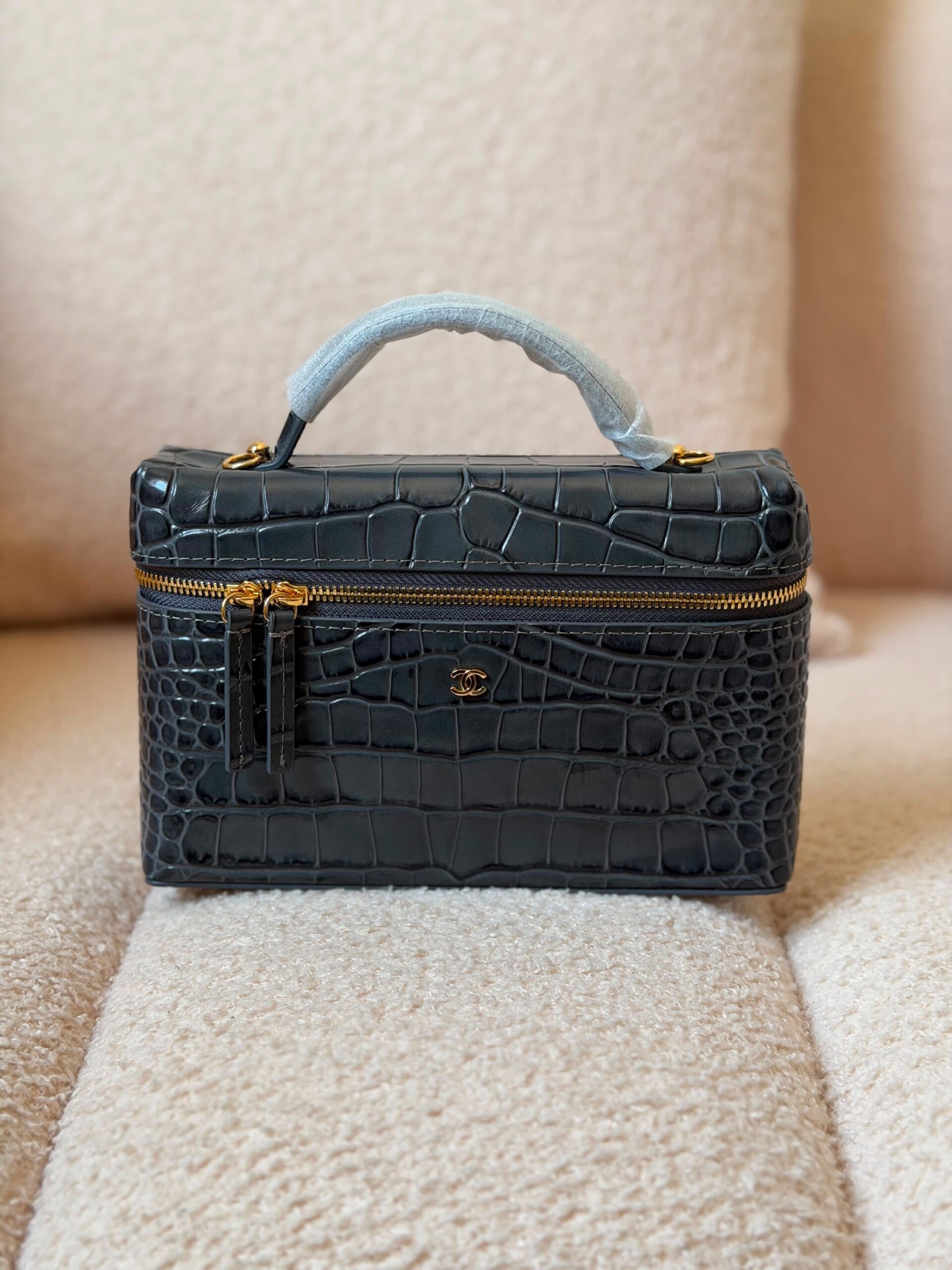 Chanel Vanity With Chain Burgundy Crocodile-Embossed Calfskin - Image 7