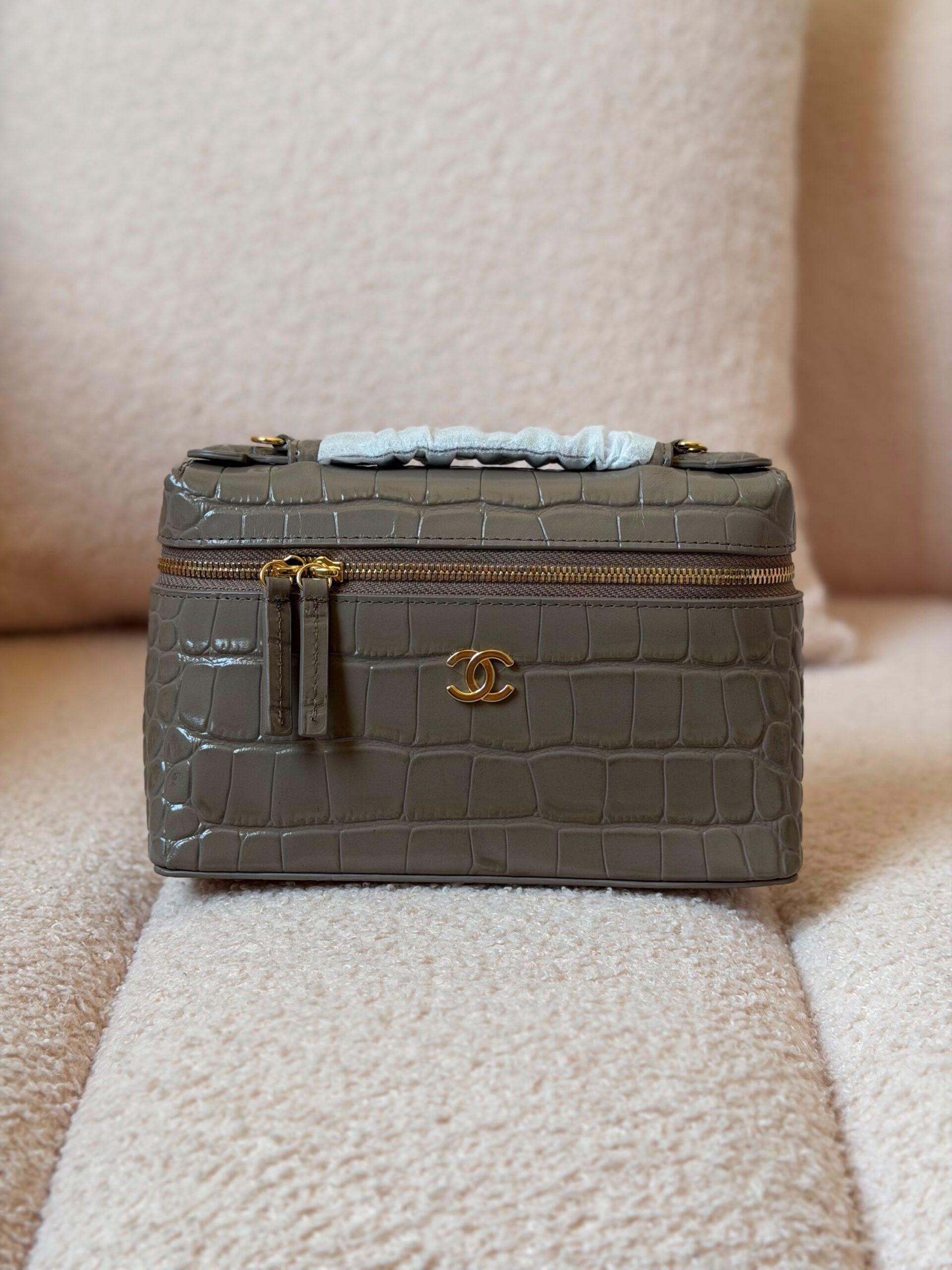 Chanel Vanity With Chain Burgundy Crocodile-Embossed Calfskin - Image 2