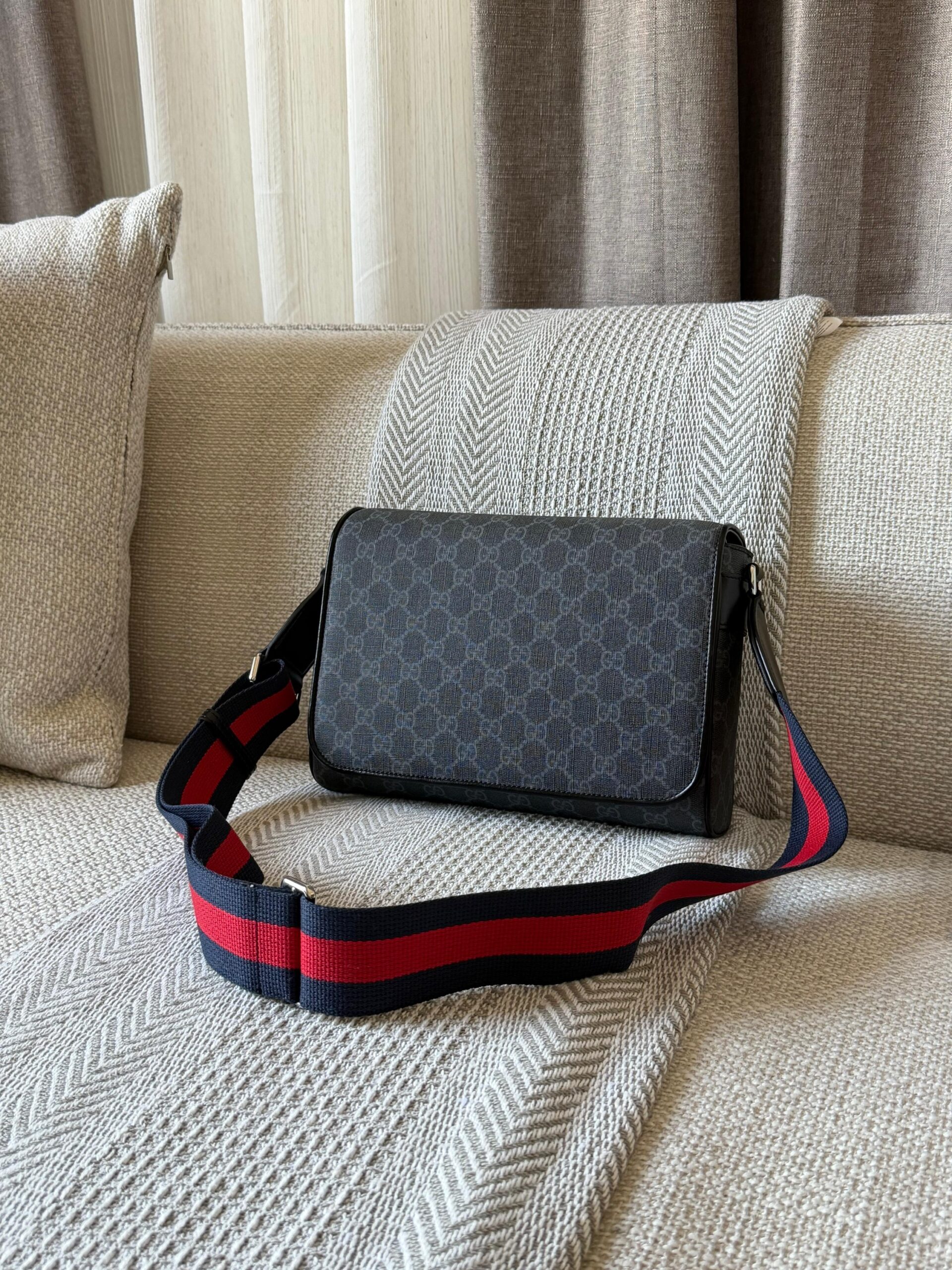 Gucci GG Black Medium Crossbody Bag - Image 3