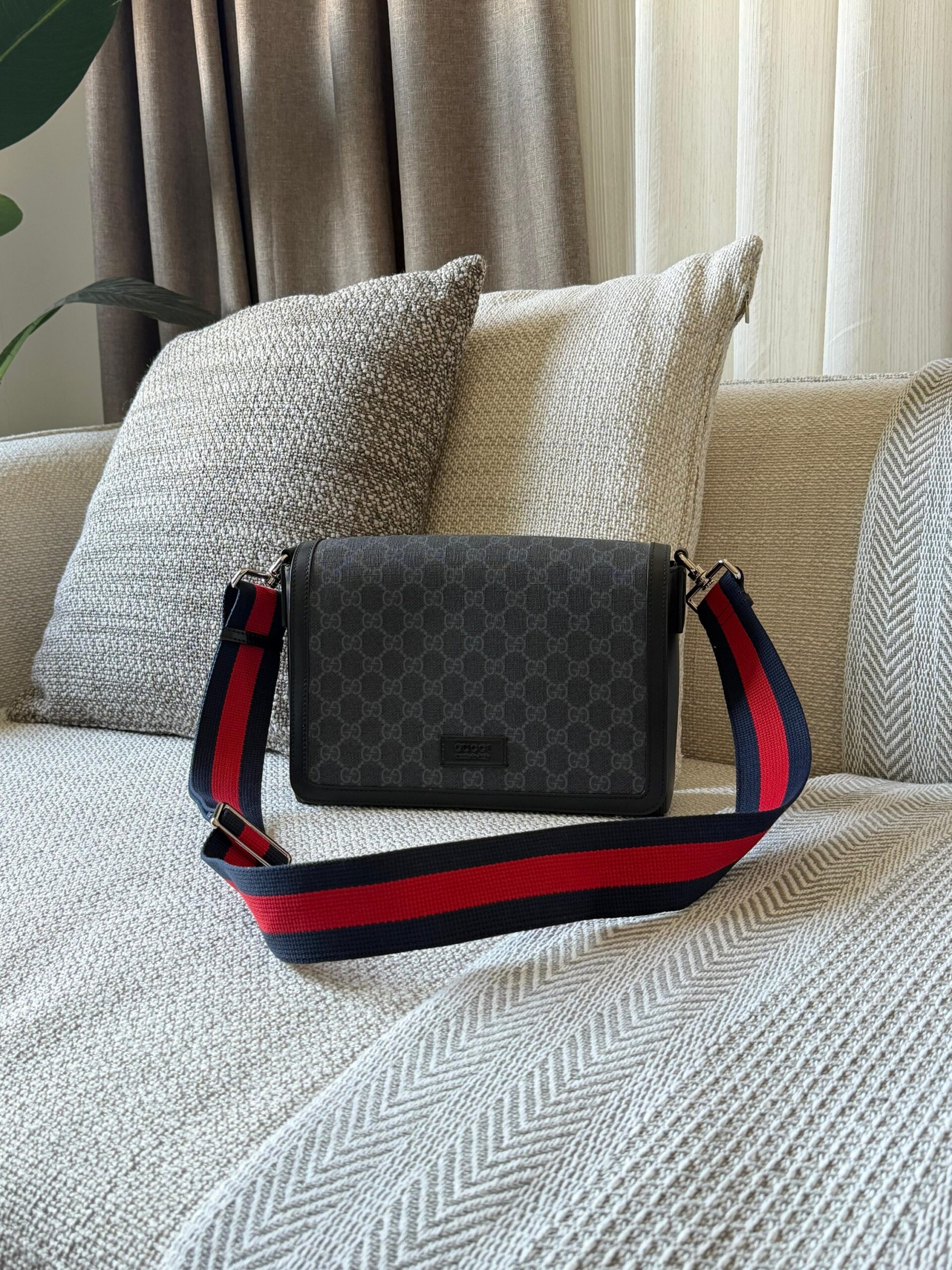 Gucci GG Black Medium Crossbody Bag - Image 2