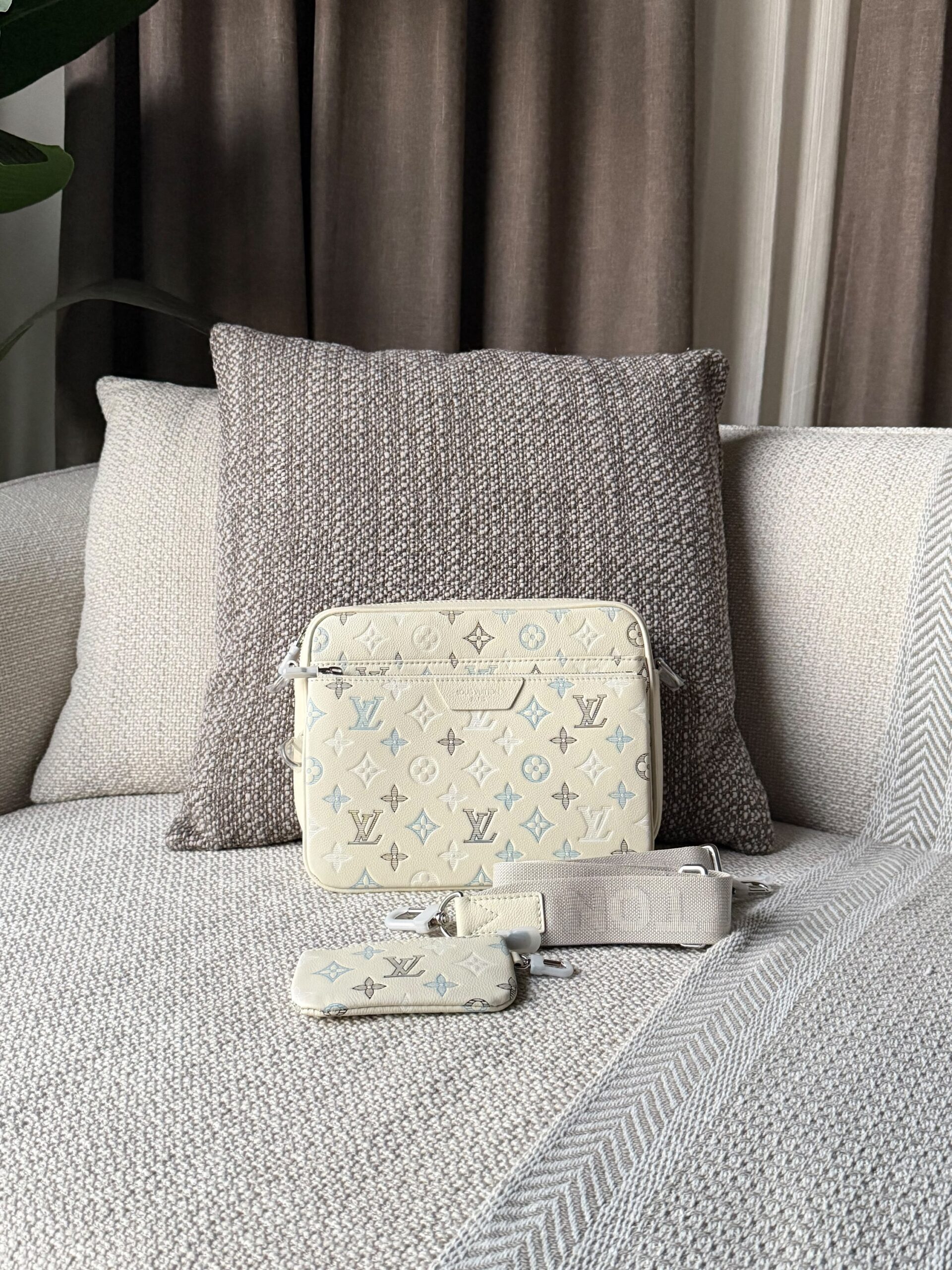 Louis Vuitton Trio Messenger Bag - Image 3