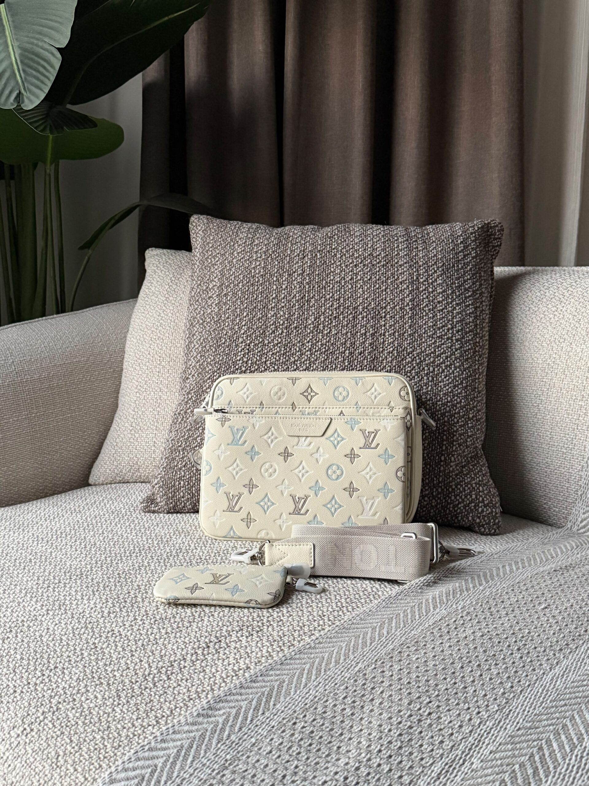 Louis Vuitton Trio Messenger Bag - Image 2