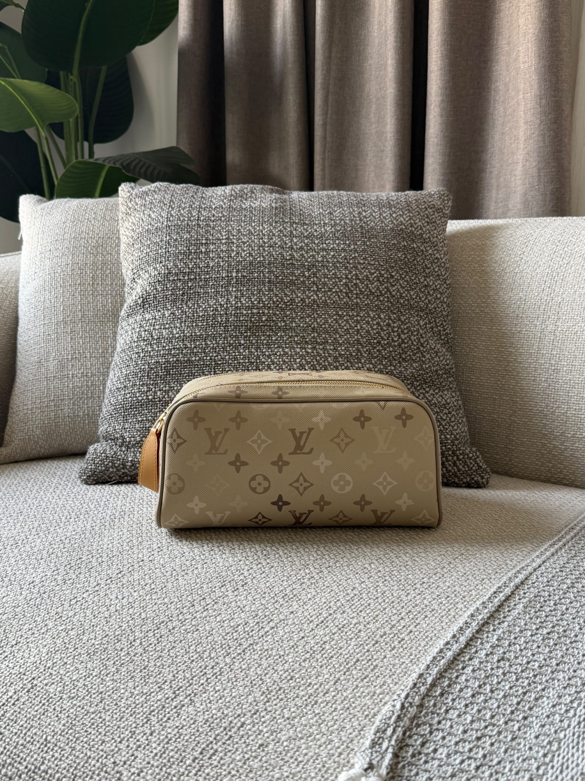 Louis Vuitton Dopp Kit - Image 2