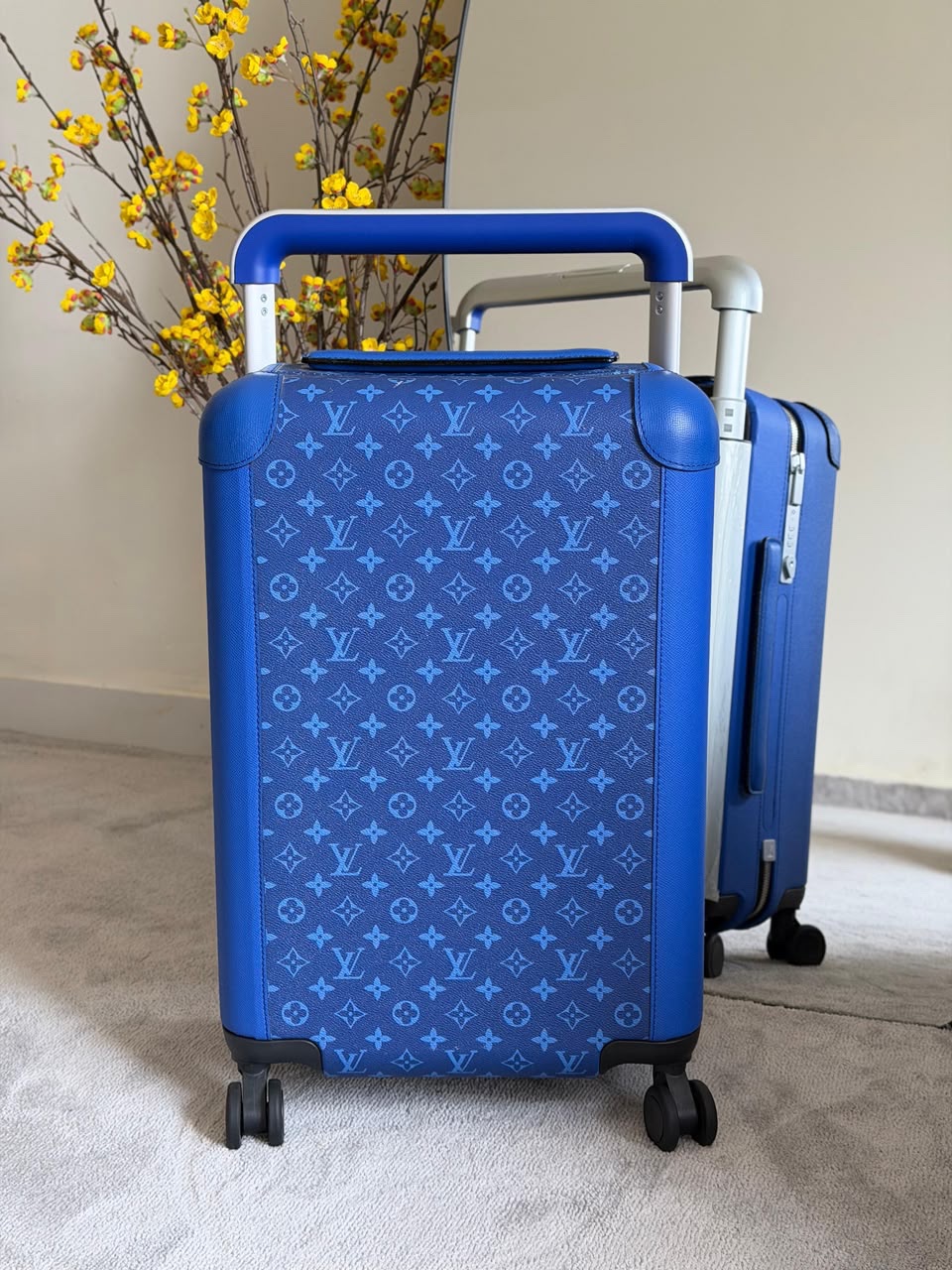 Louis Vuitton Suitcase Horizon 55 - Image 2