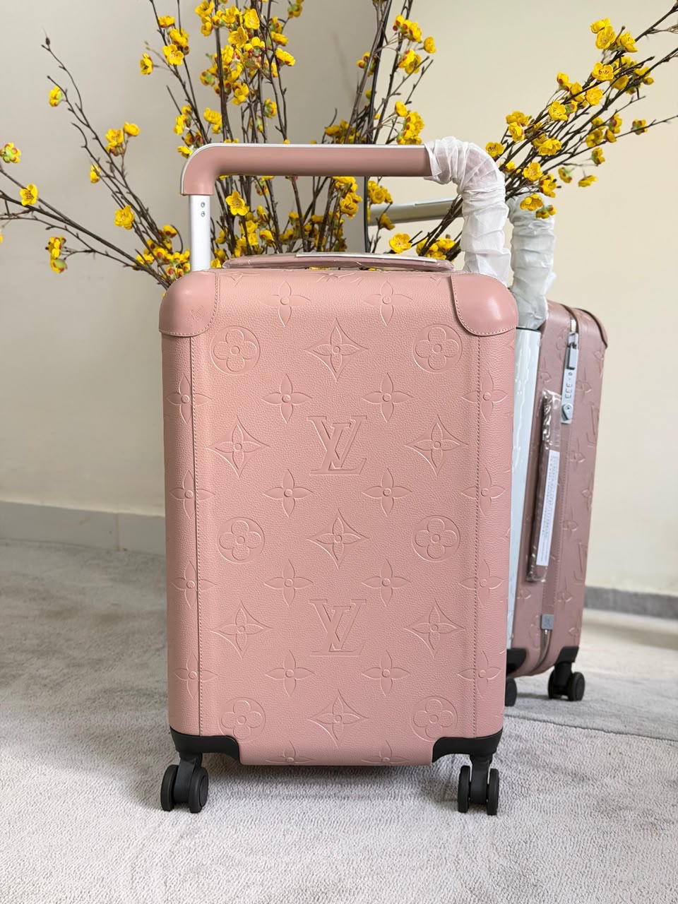 Louis Vuitton Horizon 55 Suitcase - Image 2