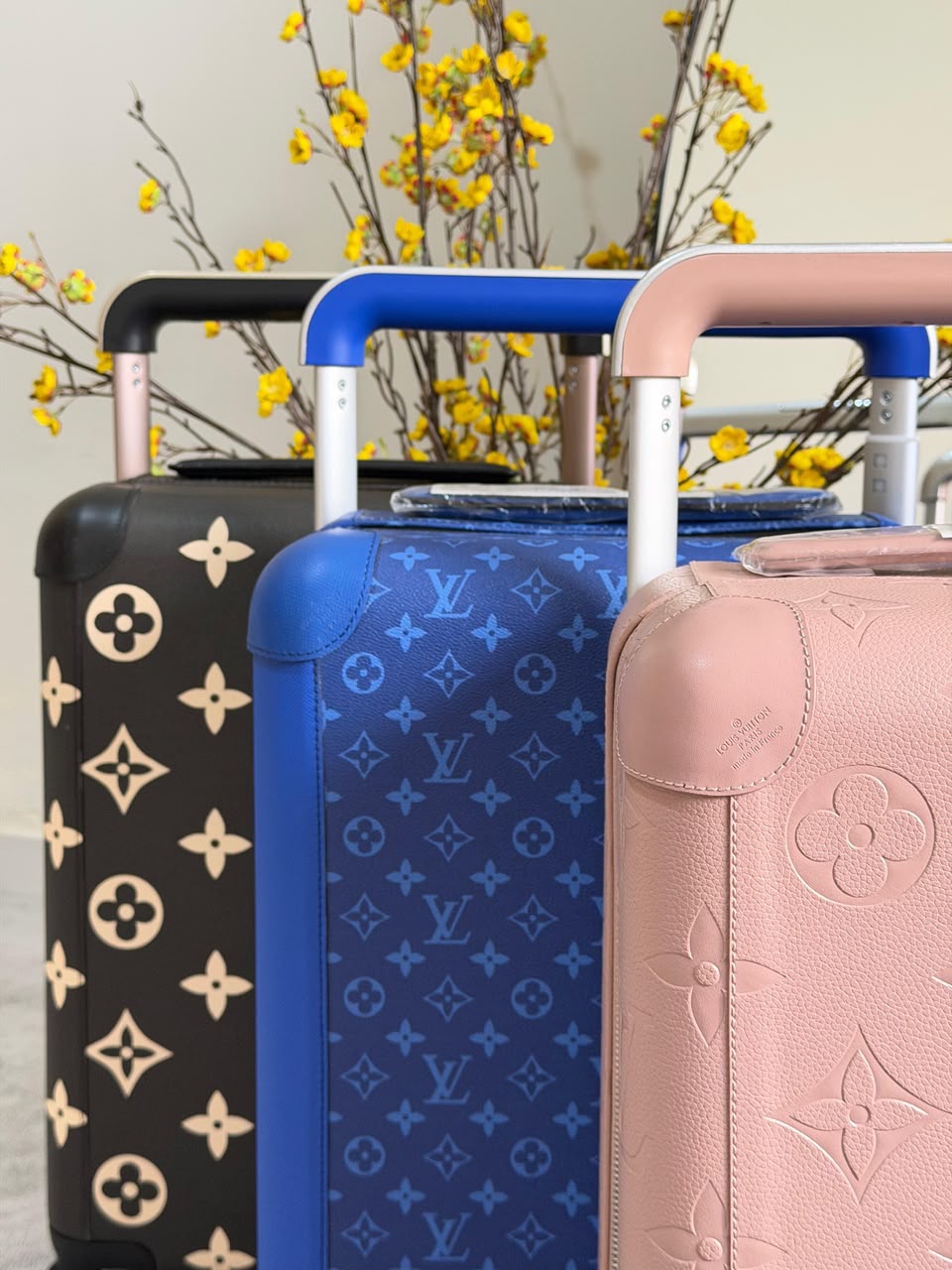 Louis Vuitton Horizon 55 Suitcase - Image 4