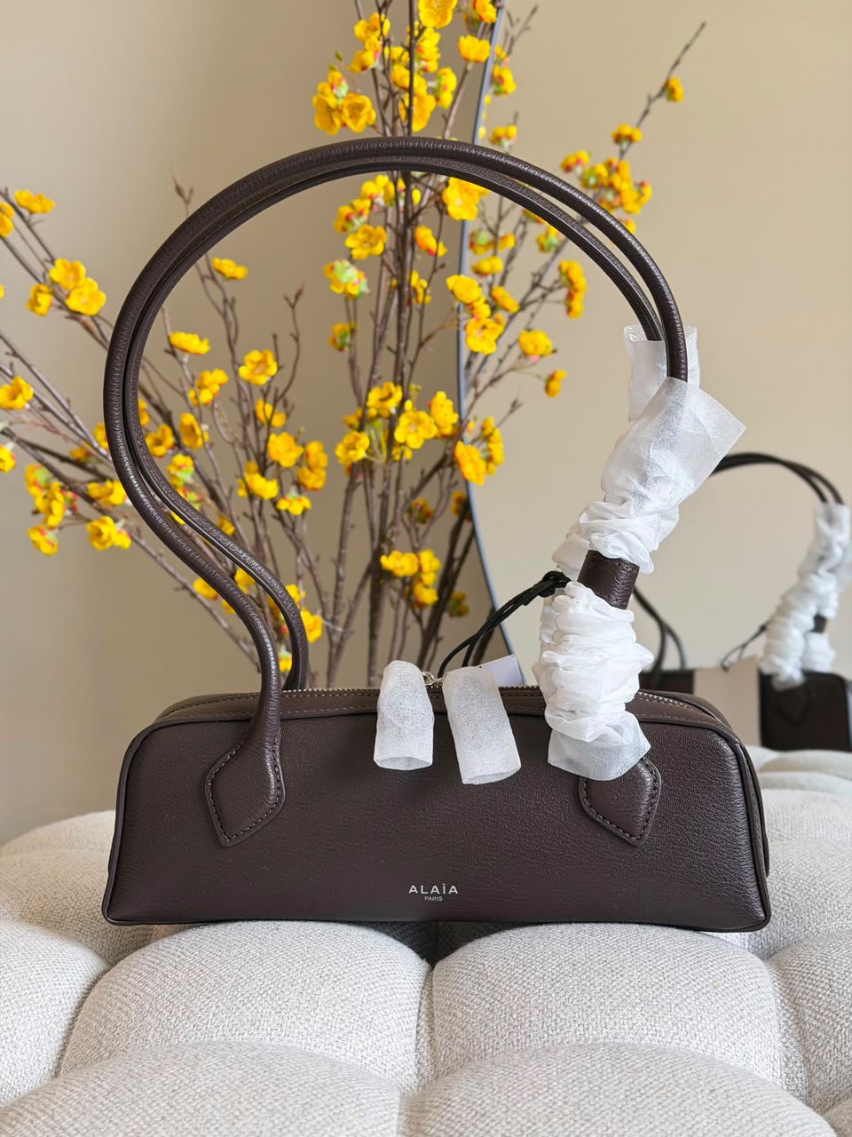 Alaïa Le Teckel small Bag - Image 4