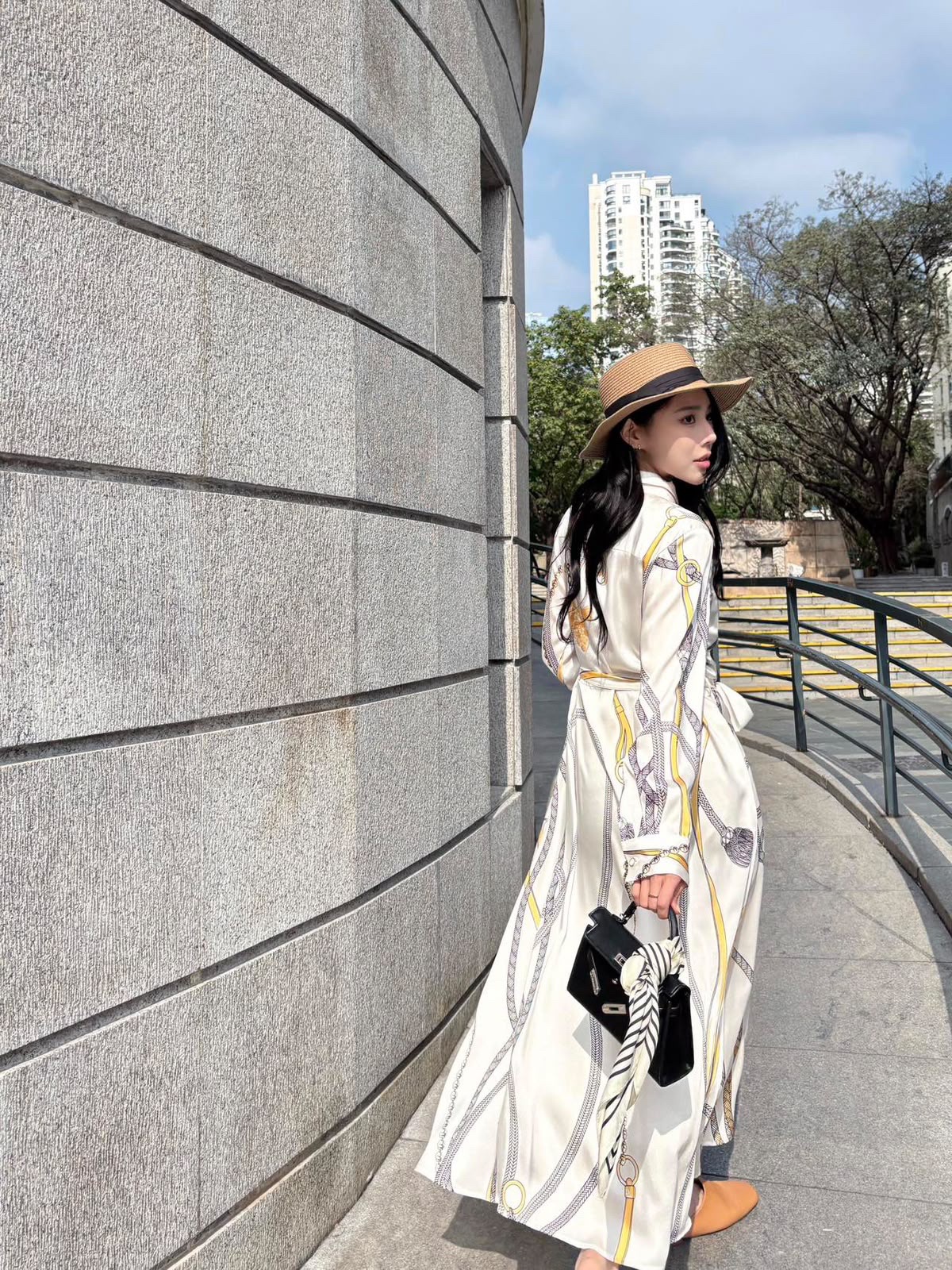 Hermès Shirt Dress 100% Silk - Image 5