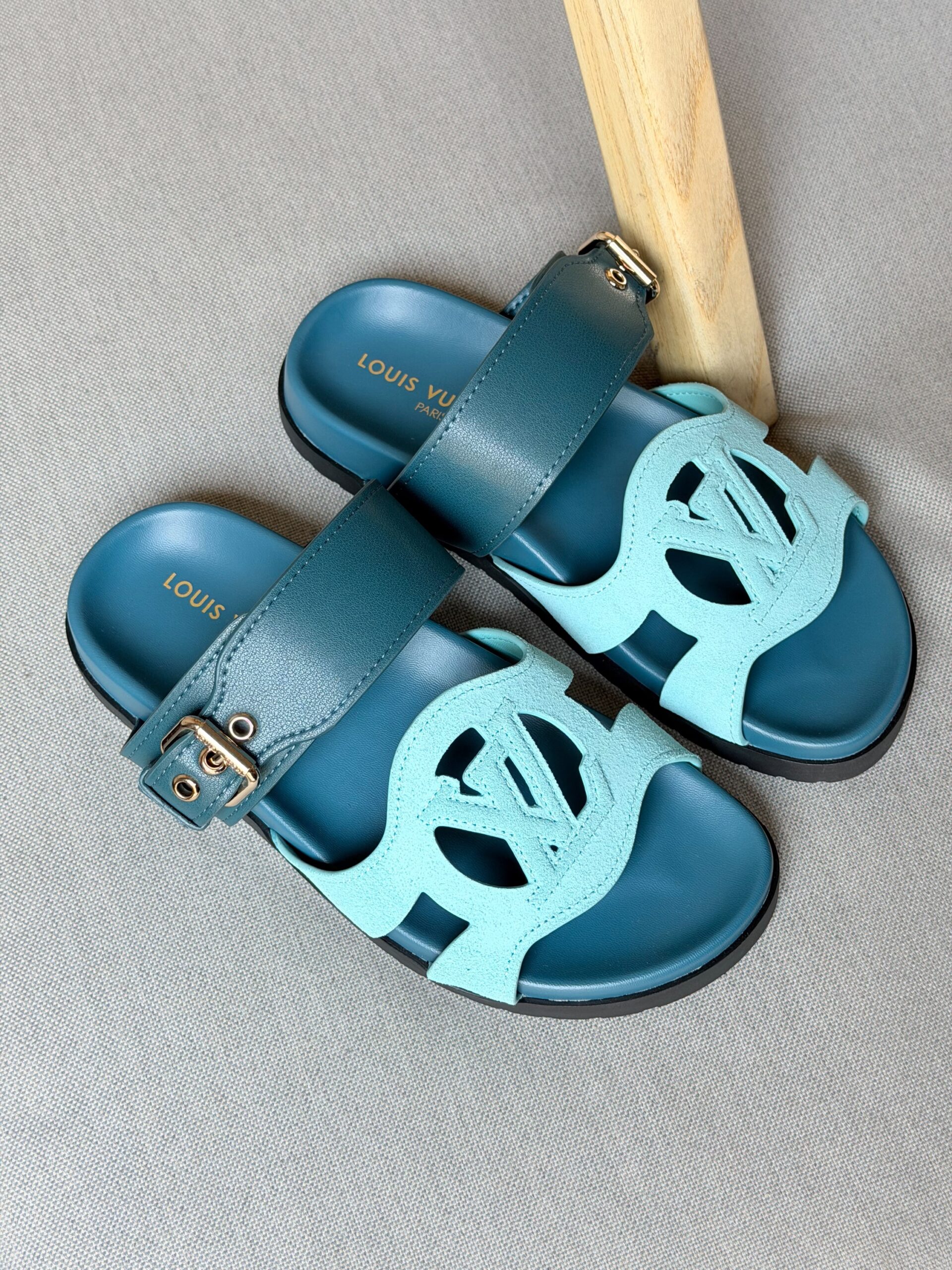 Louis Vuitton LV Isola Comfort Mules - Image 7