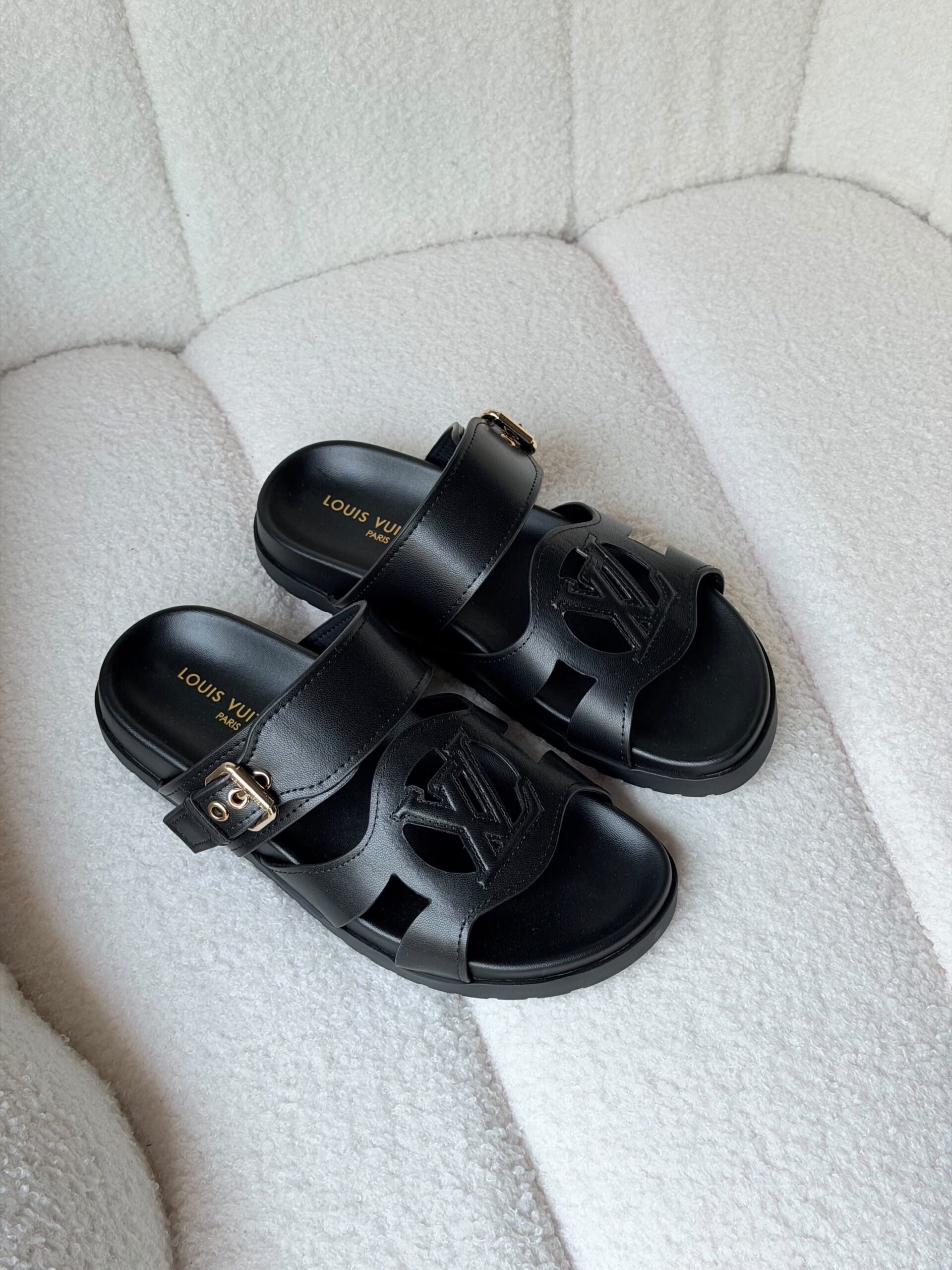 Louis Vuitton LV Isola Comfort Mules - Image 4