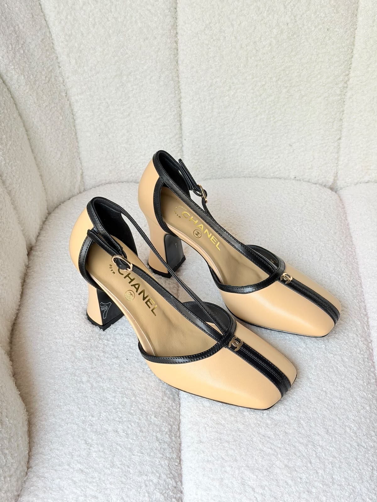 Jane Pumps Featuring A Square Toe And T-Strap - Image 2