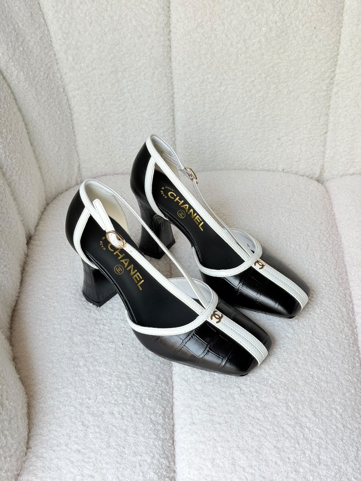 Jane Pumps Featuring A Square Toe And T-Strap - Image 6