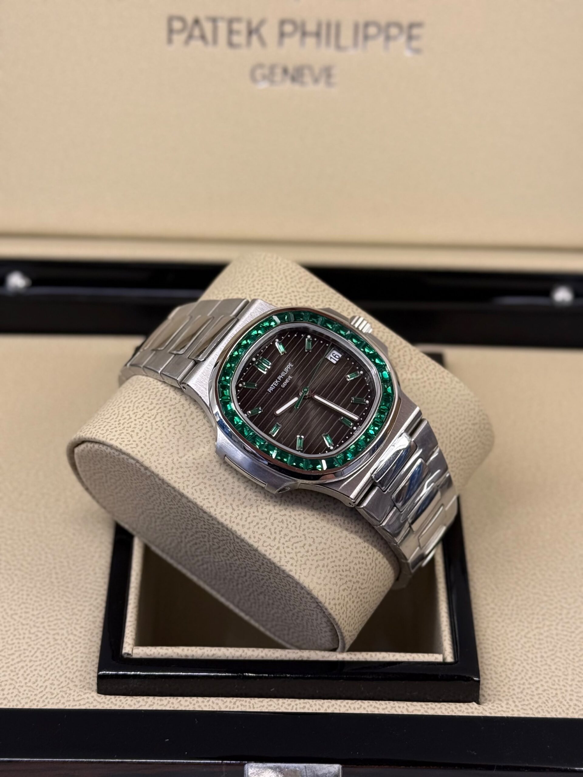 Patek Philippe Nautilus - Image 2
