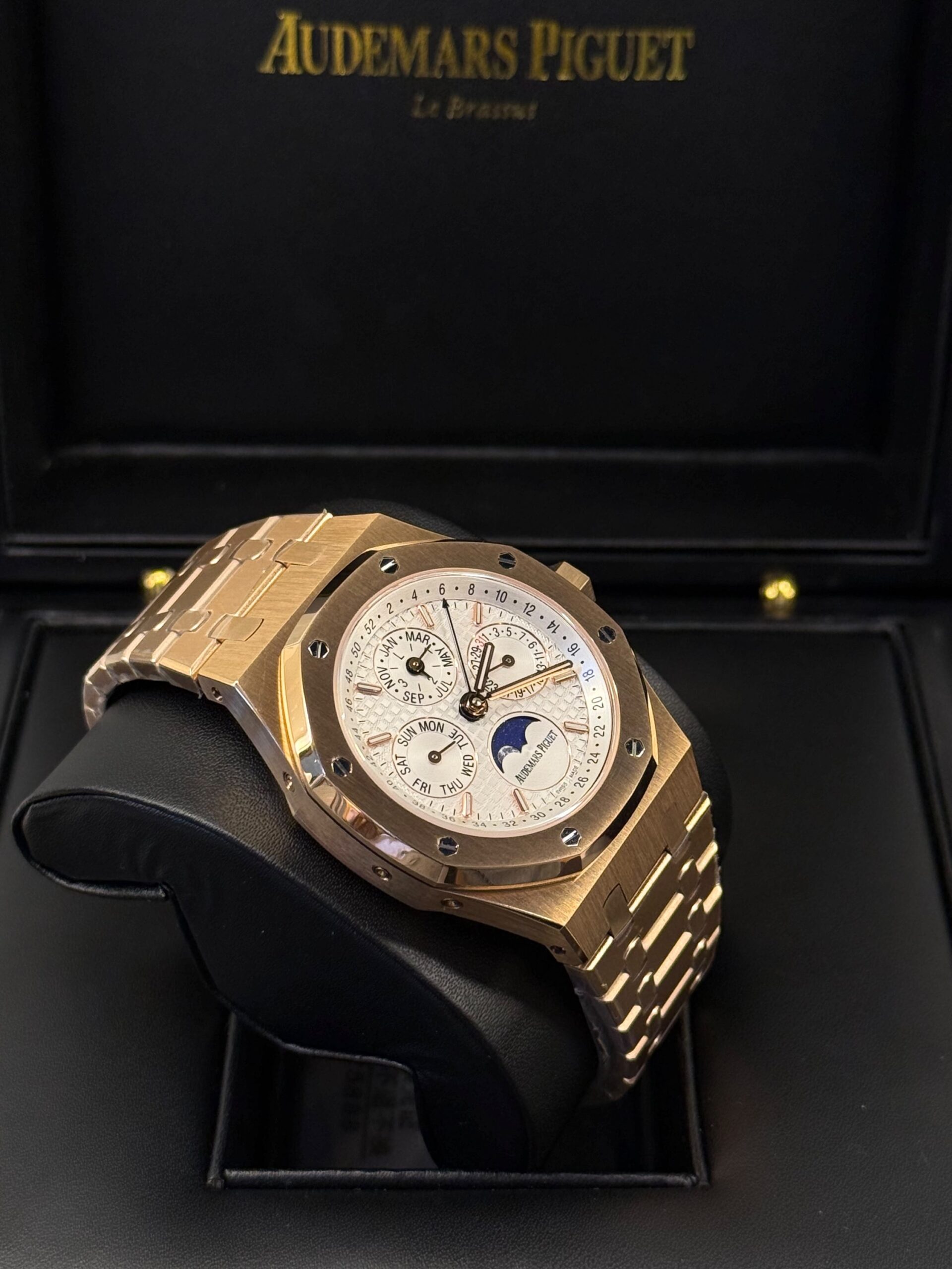 Audemars Piguet Royal Oak Perpetual - Image 4