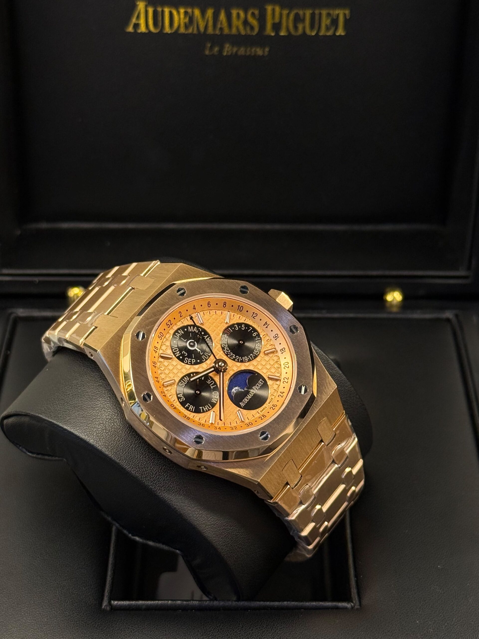 Audemars Piguet Royal Oak Perpetual - Image 2