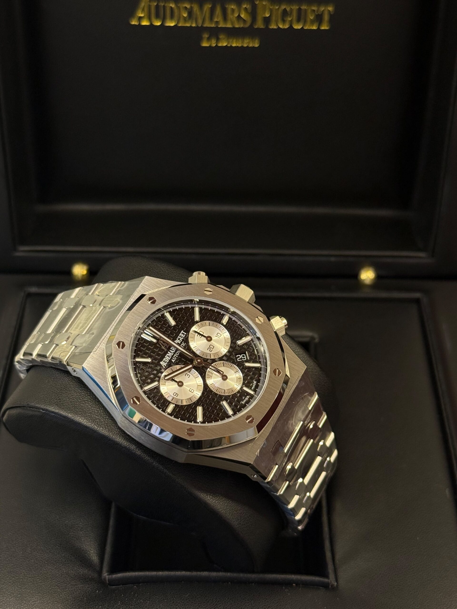 Audemars Piguet Royal Oak Chronograph 26331ST Is Characterized - Image 2