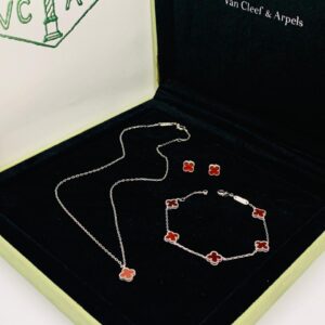 Van Cleef & Arpels jewelry Set