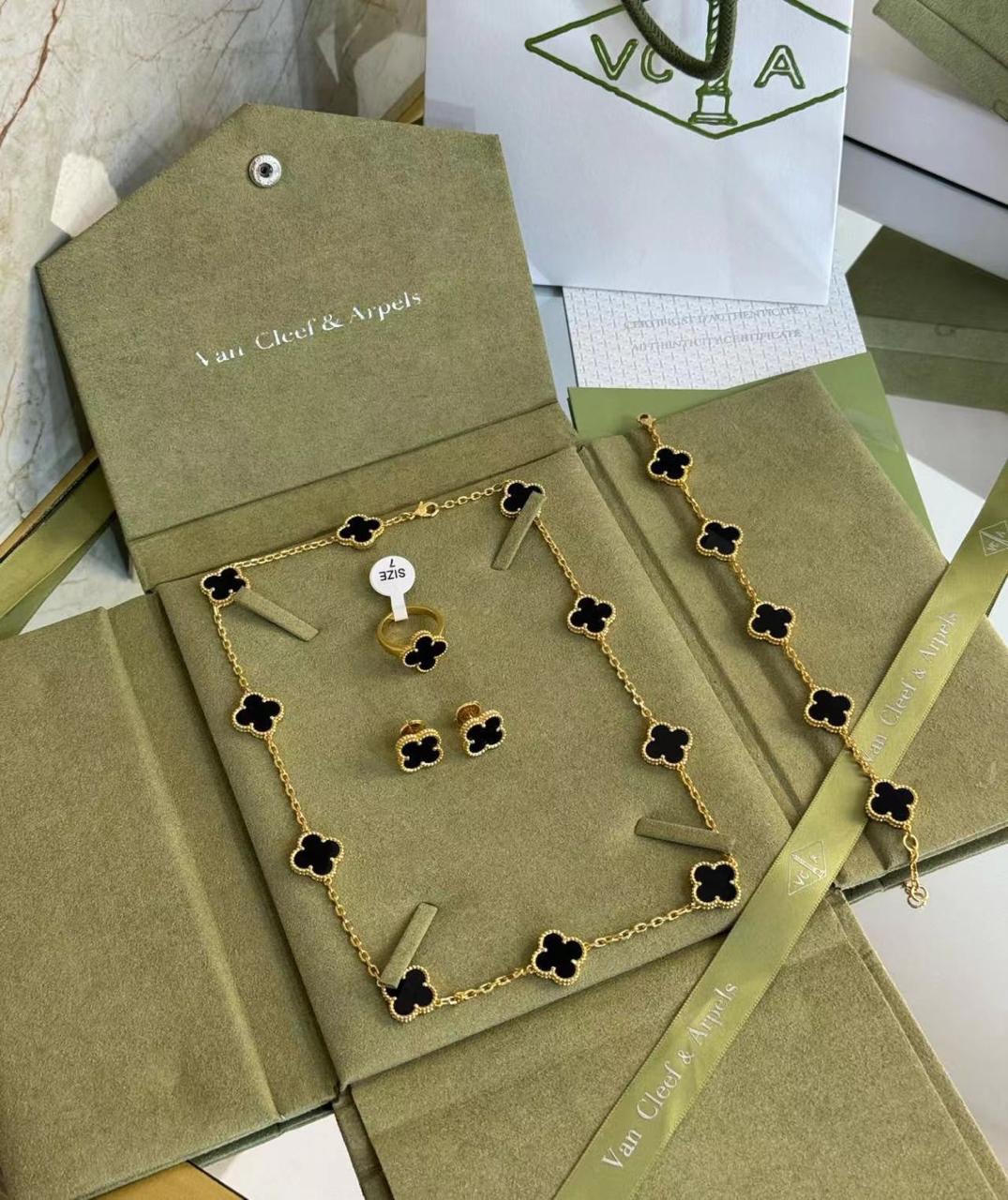 Van Cleef & Arpels Vintage Alhambra Collection - Image 2