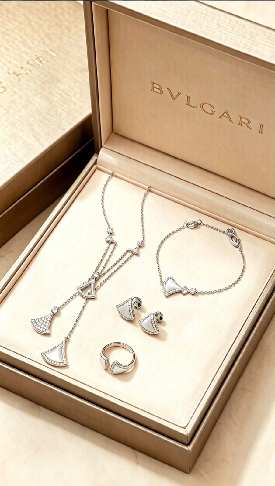 Bvlgari Divas' Dream Jewelry Set - Image 5