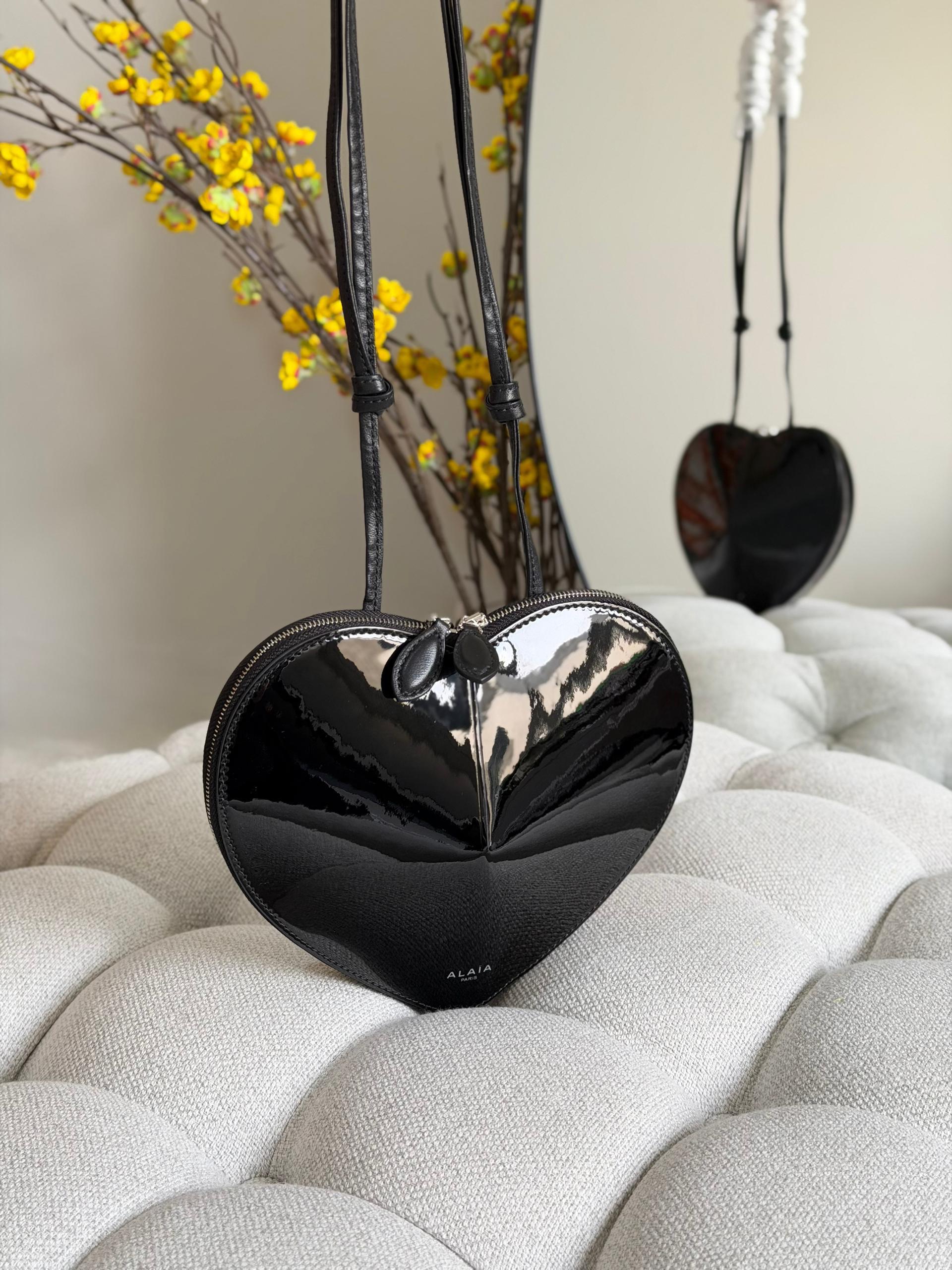Alaïa Le Cœur Bag - Image 9