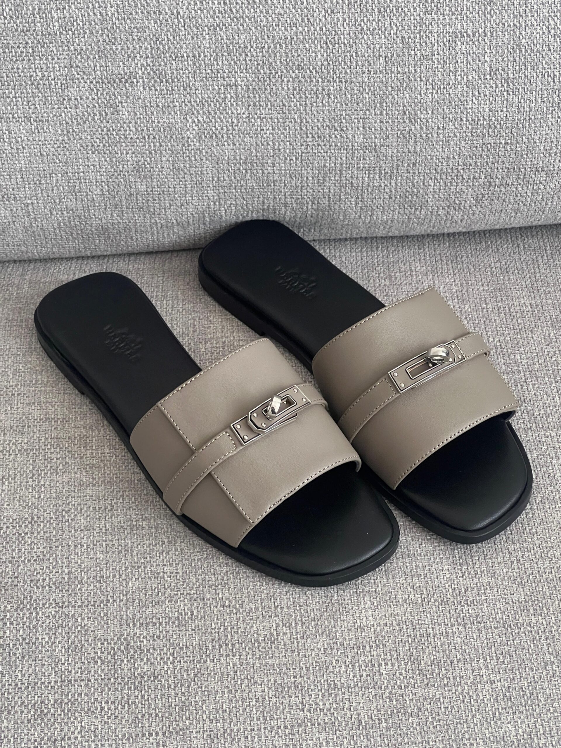Hermès Giulia Sandals Palladium-Plated Kelly Buckle