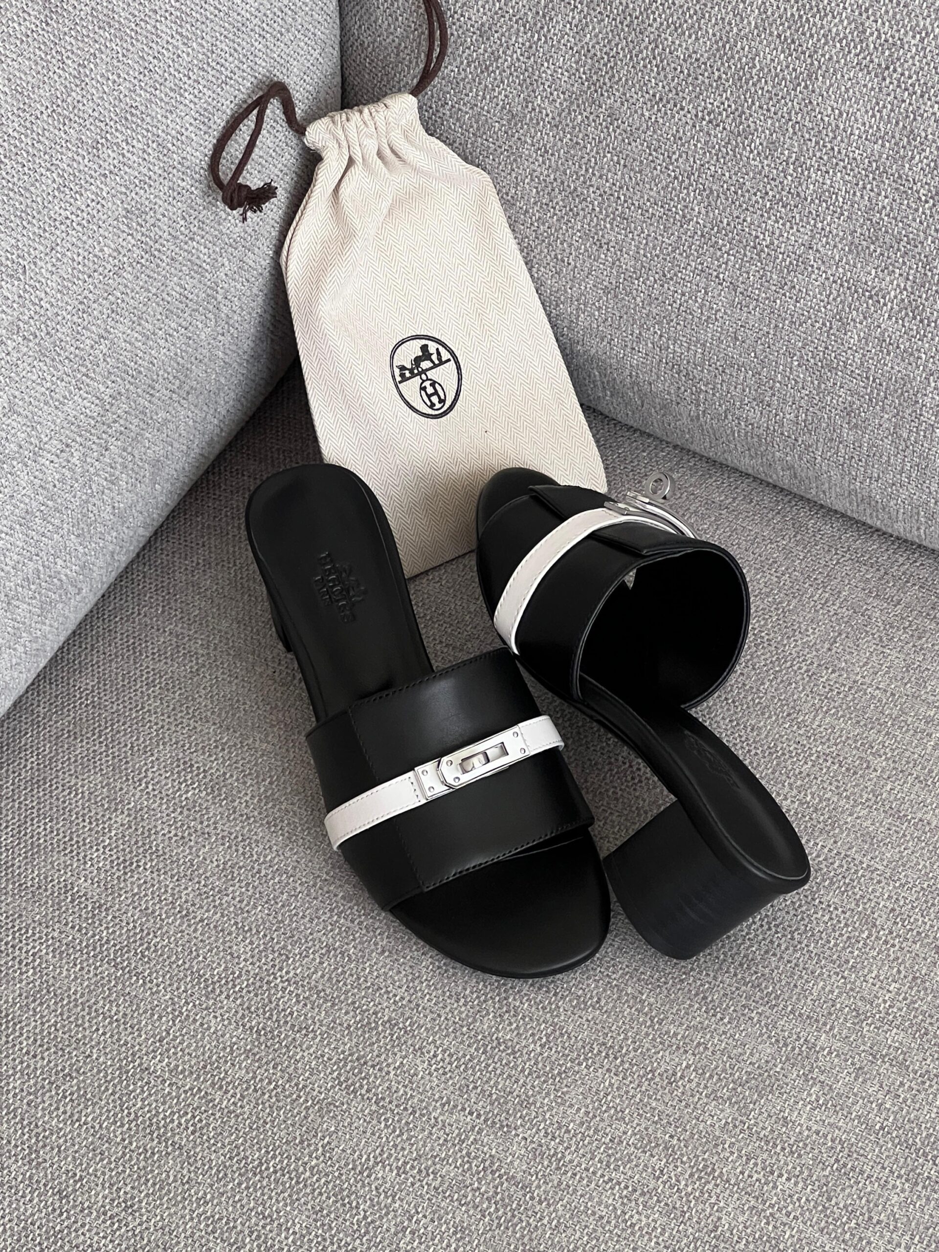 Hermès Giulia Sandals Palladium-Plated Kelly Buckles - Image 3