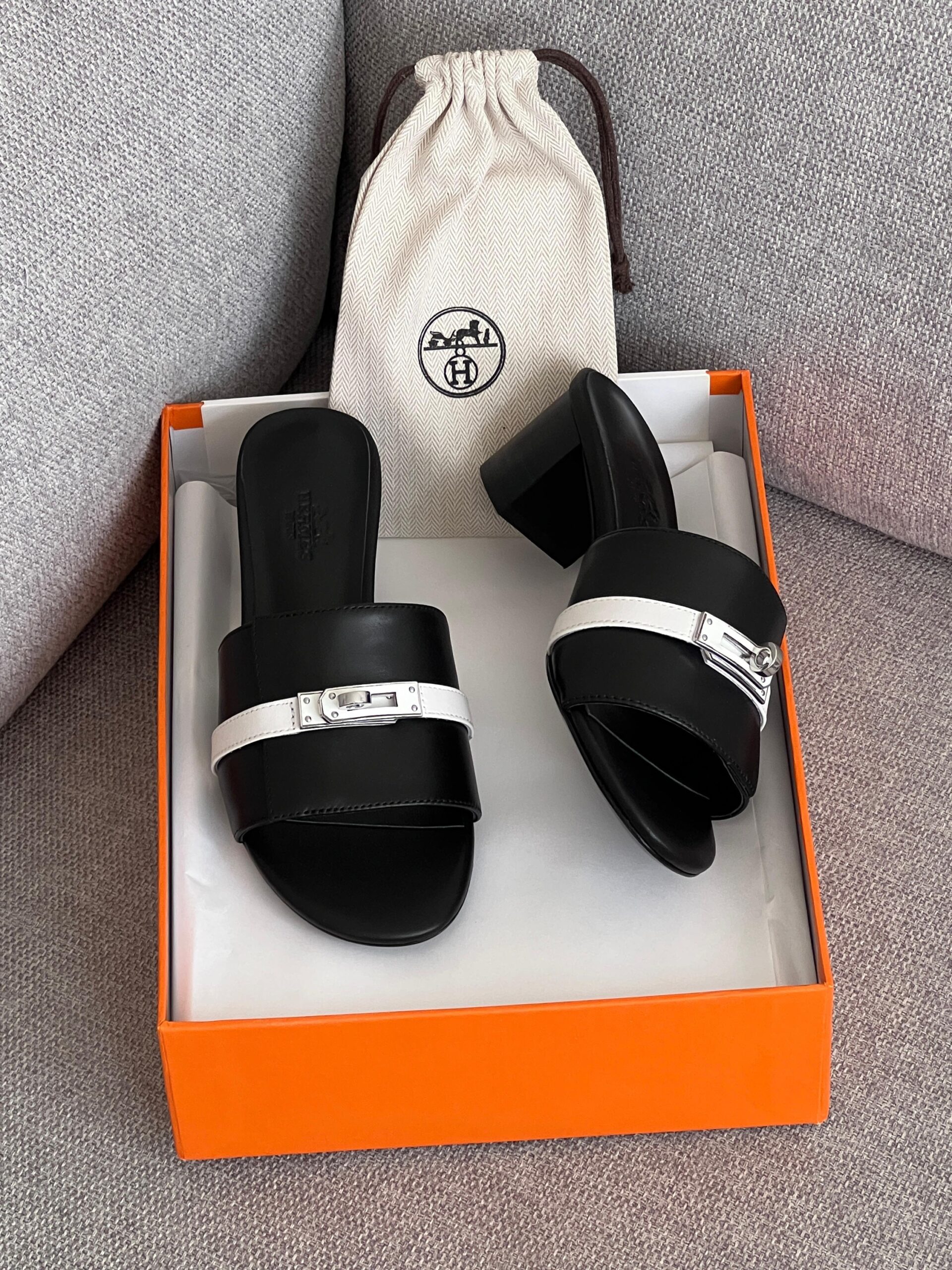 Hermès Giulia Sandals Palladium-Plated Kelly Buckles - Image 4