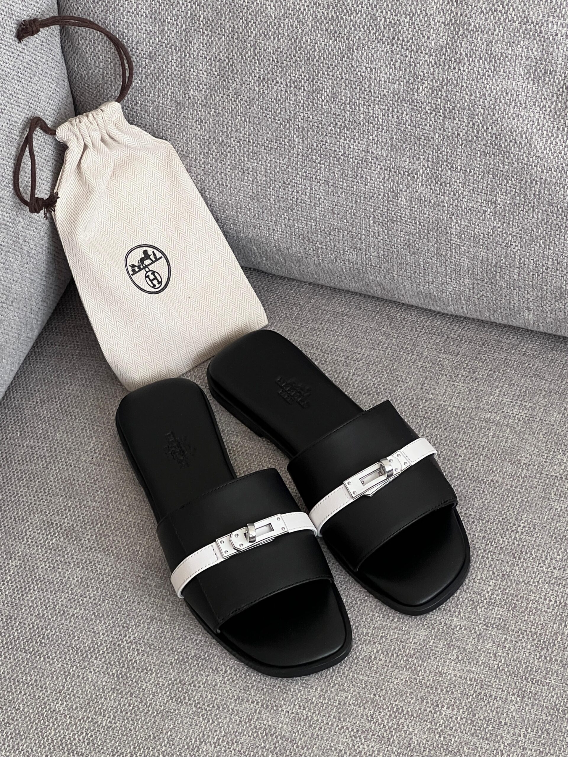 Hermès Giulia Sandals Palladium-Plated Kelly Buckles - Image 2