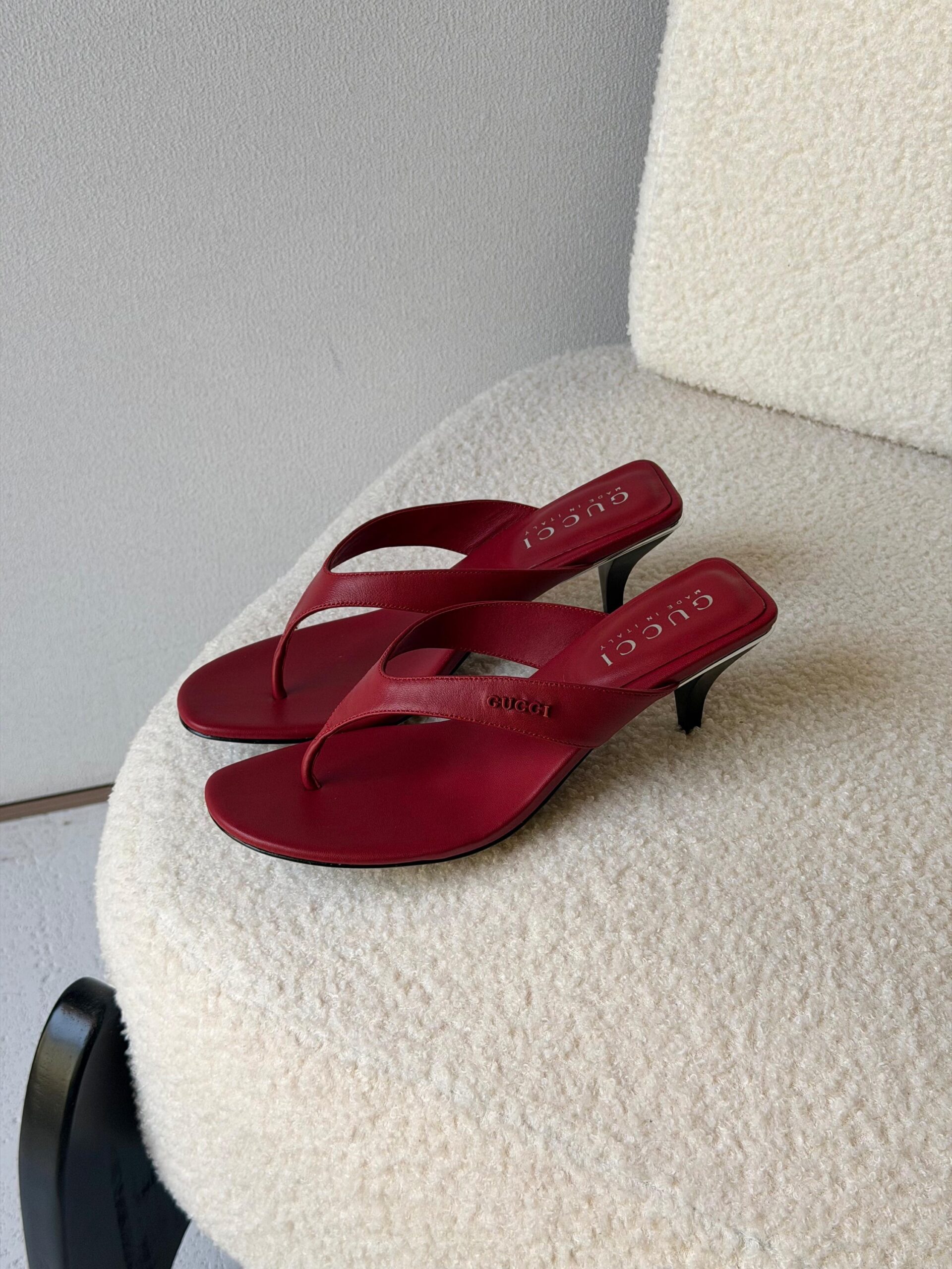 Gucci Vittoria Thong Sandals - Image 2