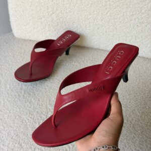 Gucci Vittoria Thong Sandals