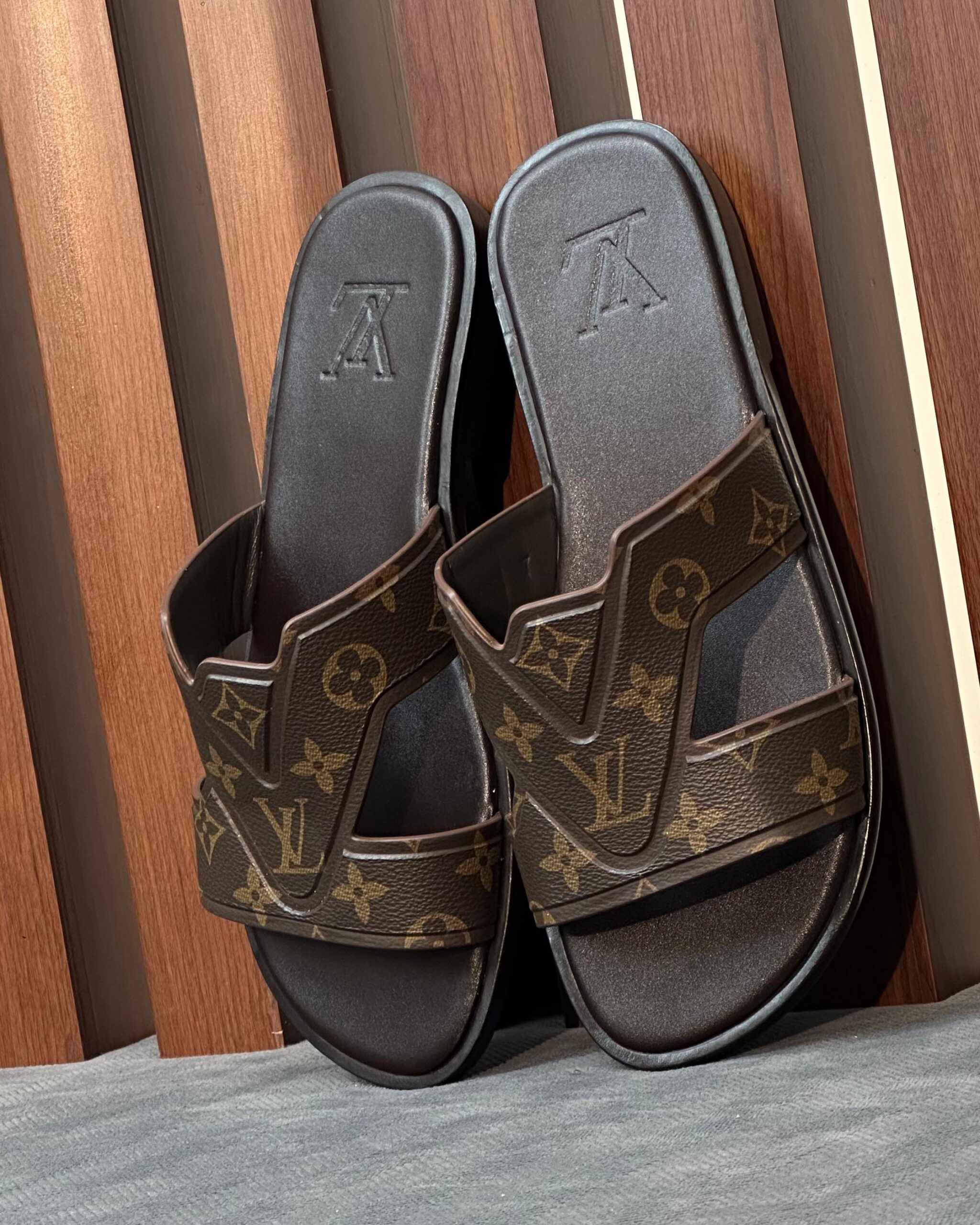 Louis Vuitton LV Oasis Mules - Image 5
