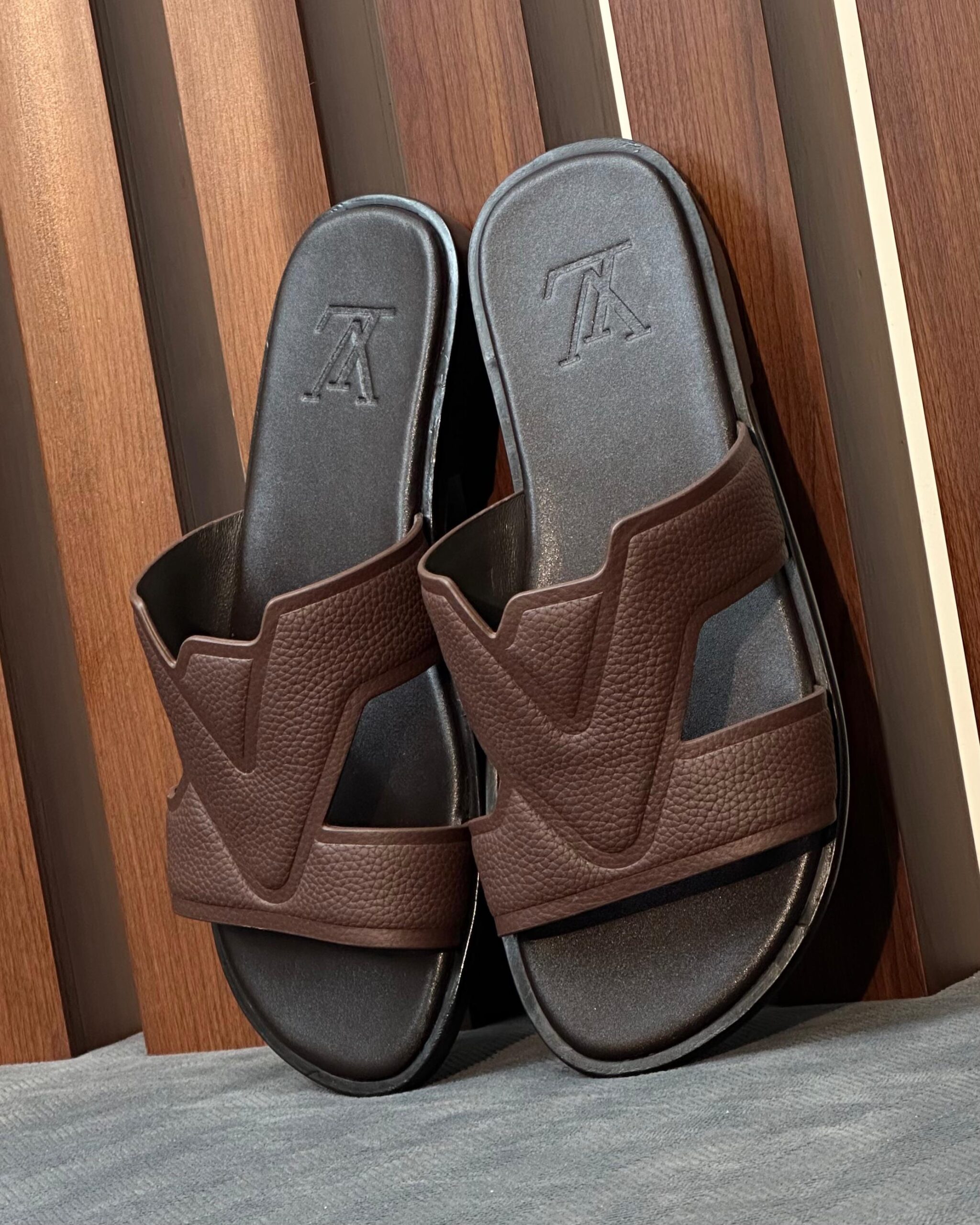 Louis Vuitton LV Oasis Mules - Image 2