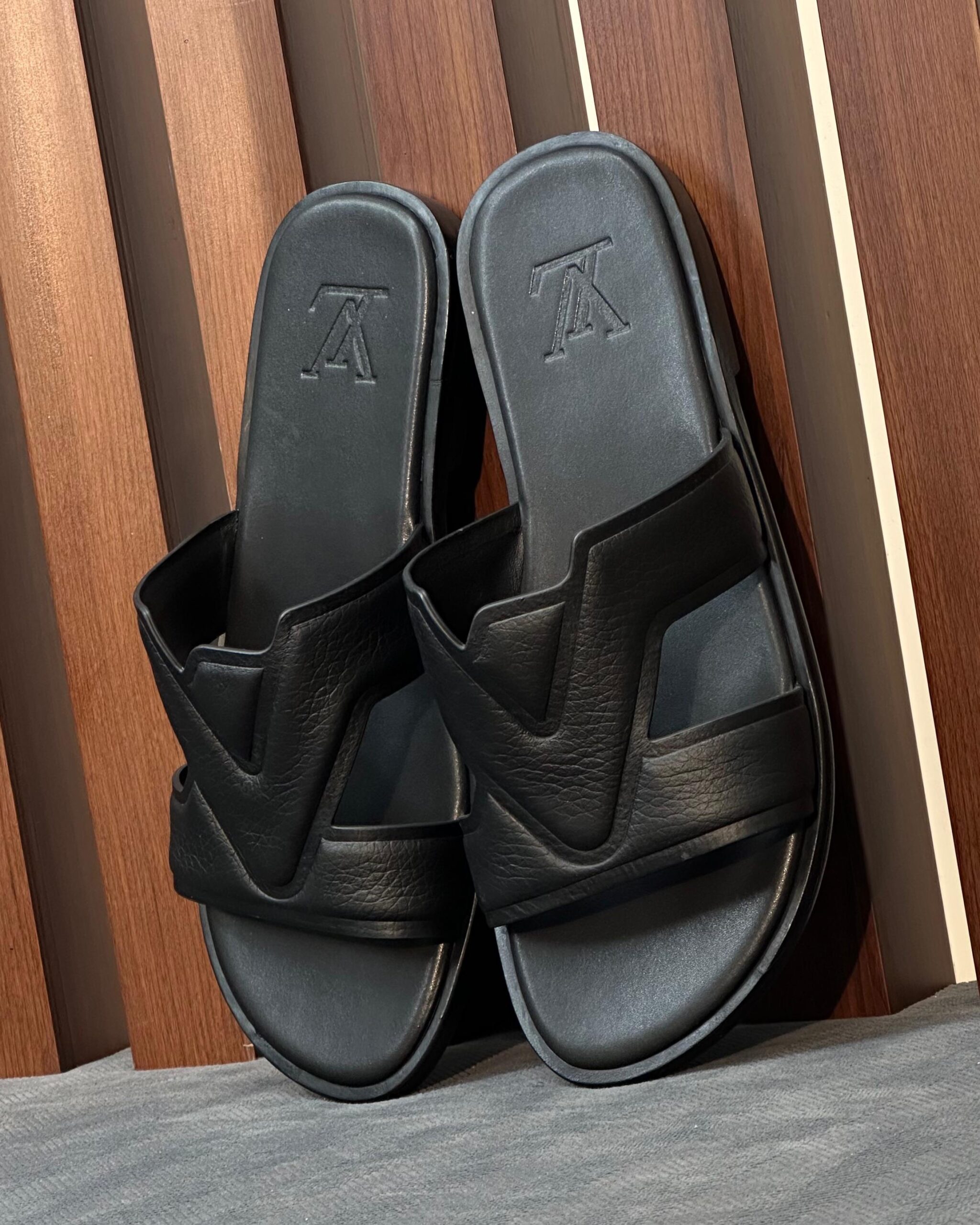 Louis Vuitton LV Oasis Mules - Image 3