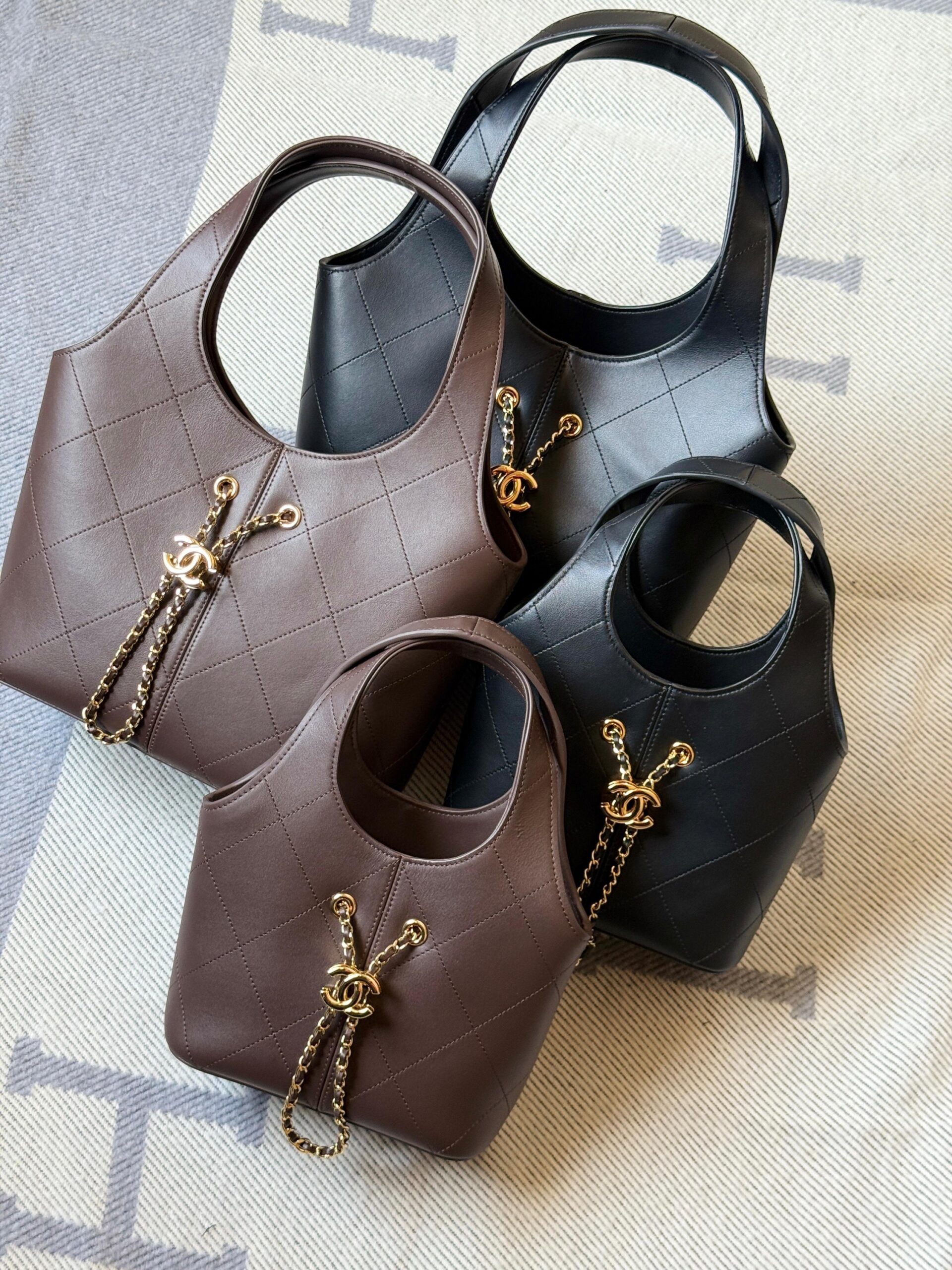 Chanel Tote calfskin With Gold Tone Hardware - Image 7