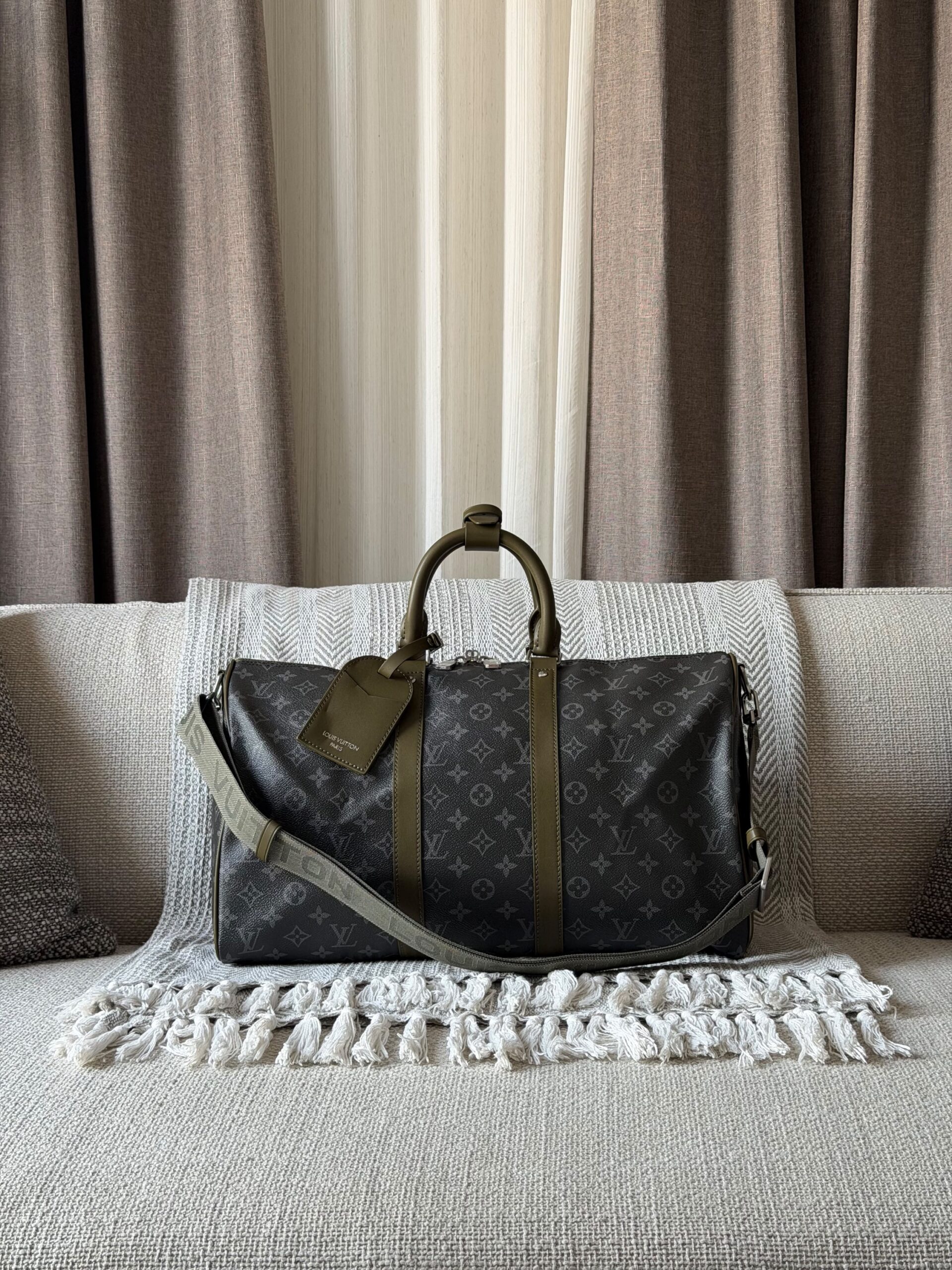 Louis Vuitton Keepall Bandoulière - Image 2